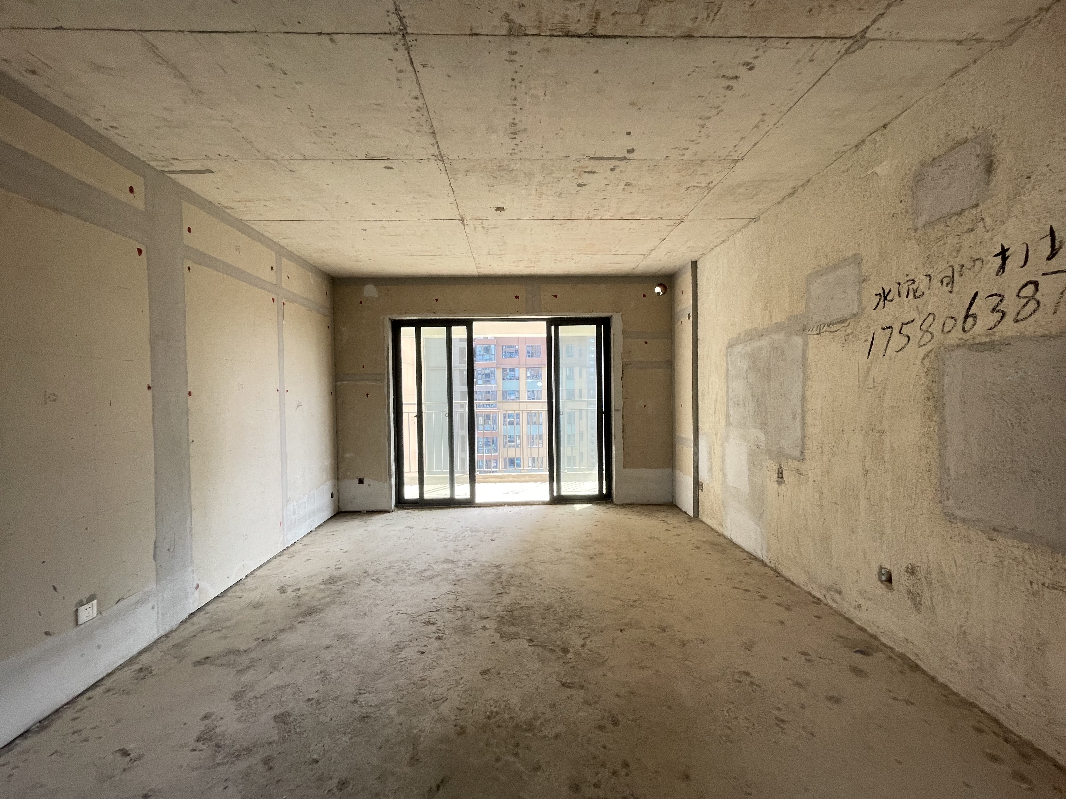 宁邦中心(文华里) 5室2厅2卫 100.0万 宁邦中心(文华里) 5室2厅2卫 100.0万客厅