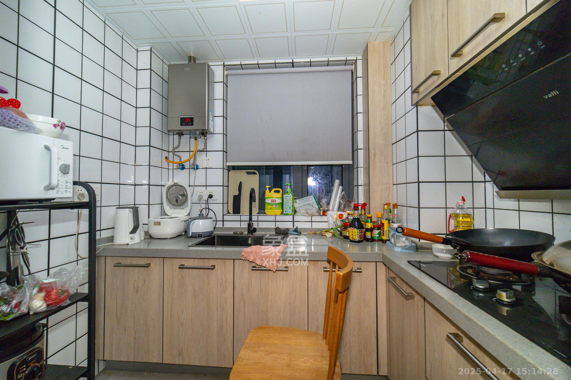 广华国际公馆(广华大厦) 2室2厅1卫 52.8万 广华国际公馆(广华大厦) 2室2厅1卫 52.8万厨房