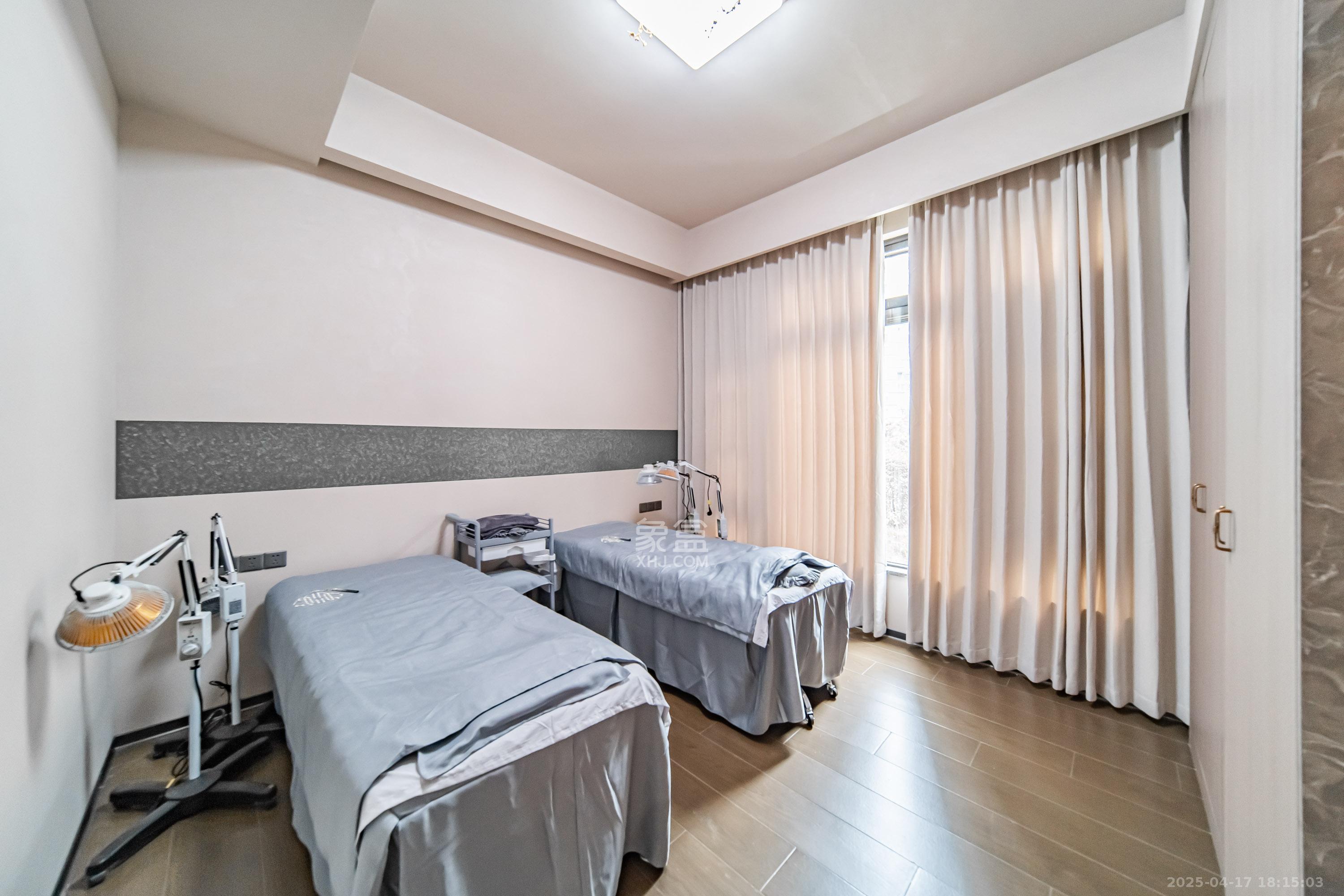 梦想麓隐桐溪 5室2厅3卫 360.0万 梦想麓隐桐溪 5室2厅3卫 360.0万卧室