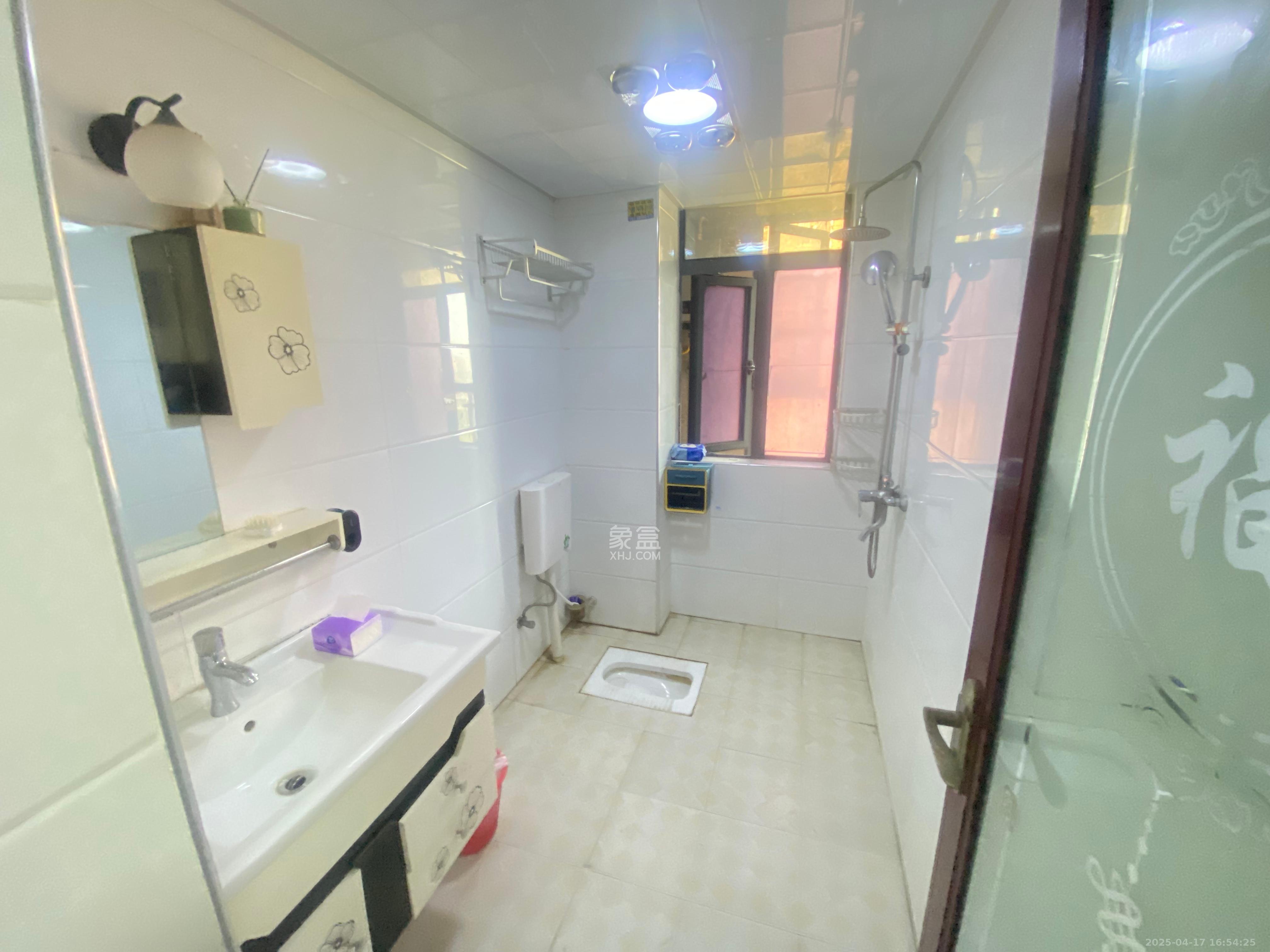 双湾国际(湘江御景花园) 3室2厅2卫 2000.0元/月 双湾国际(湘江御景花园) 3室2厅2卫 2000.0元/月室内图