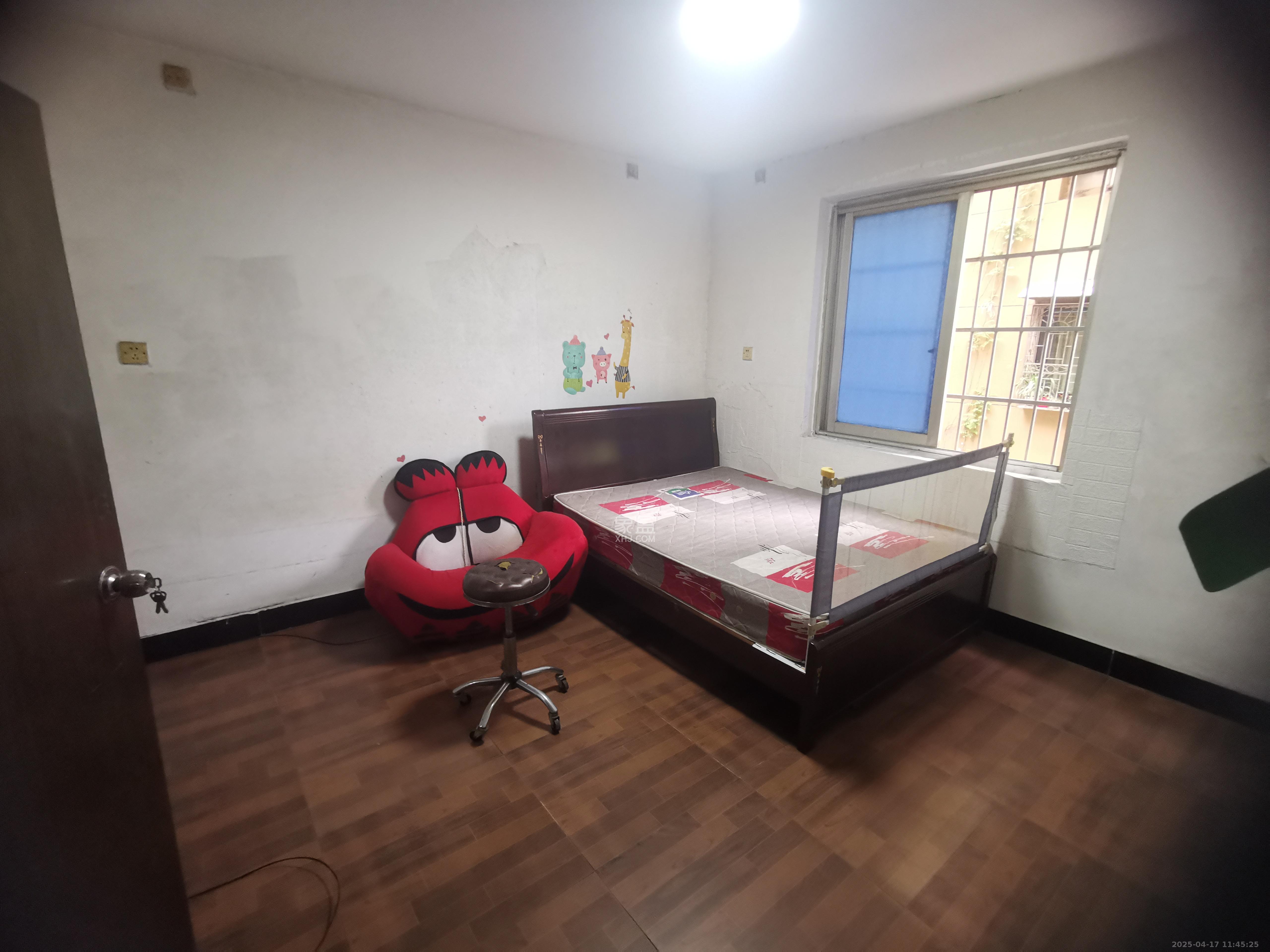 赤岗冲住宅楼（三合公寓）  4室2厅2卫   2200.00元/月室内图