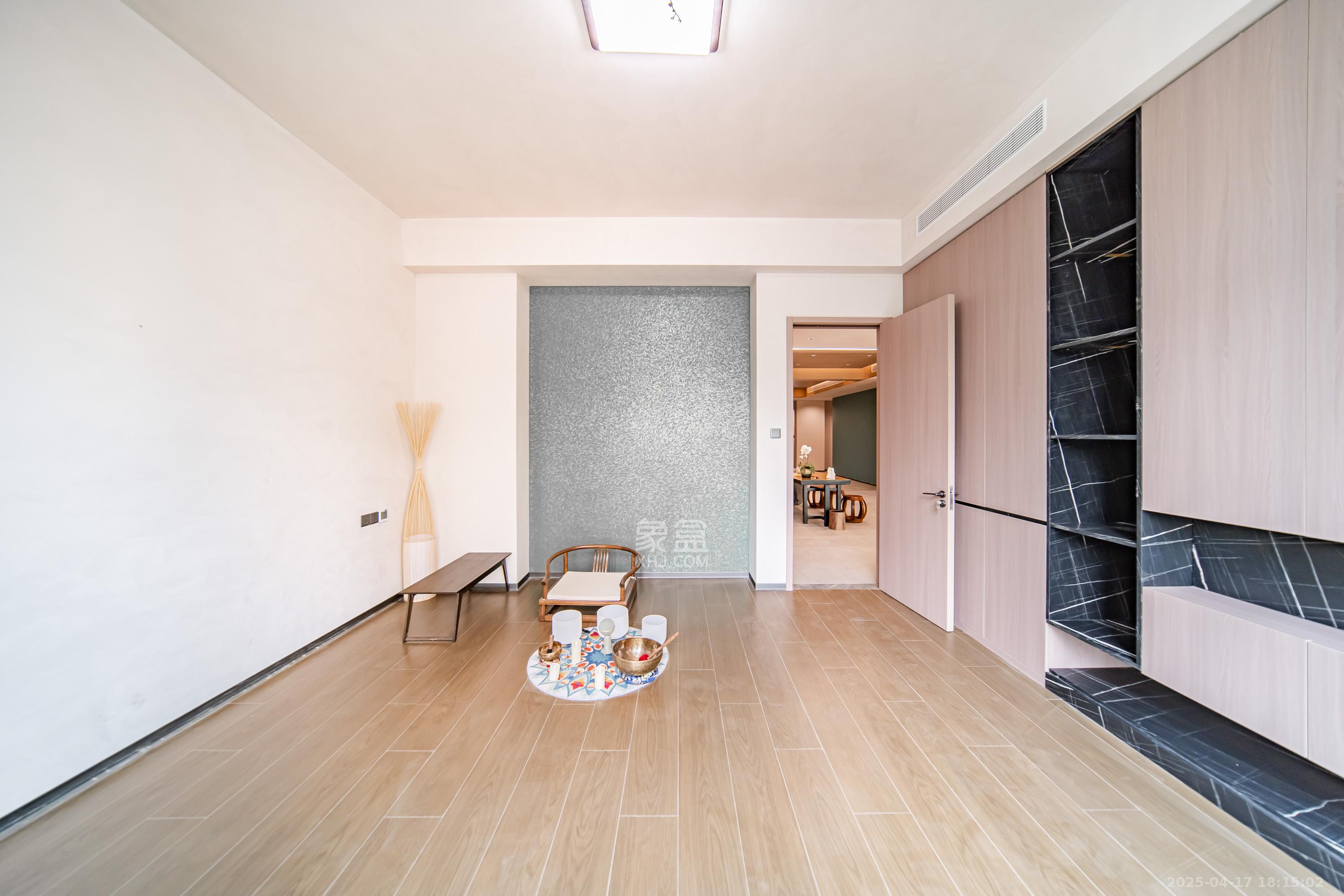 梦想麓隐桐溪 5室2厅3卫 360.0万 梦想麓隐桐溪 5室2厅3卫 360.0万卧室