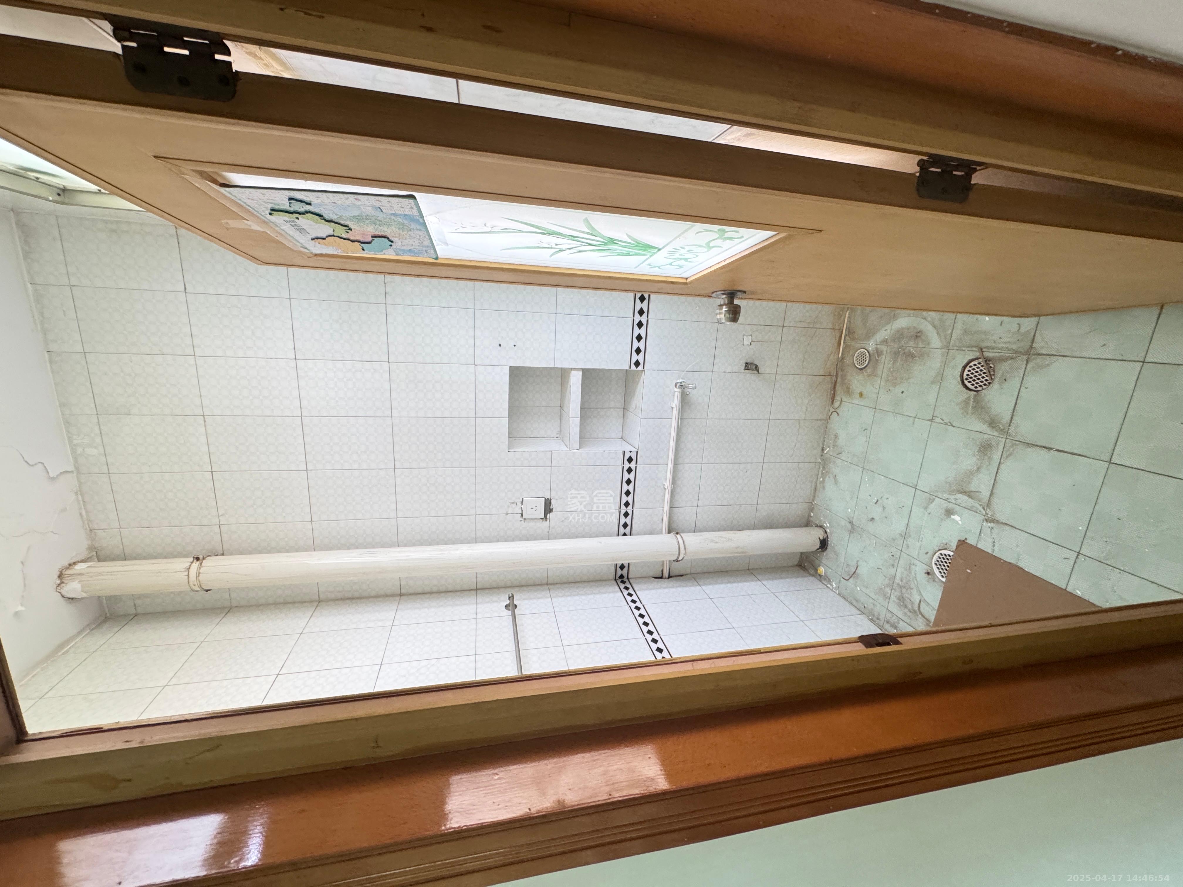 洞井商贸城  3室1厅2卫   1600.00元/月室内图