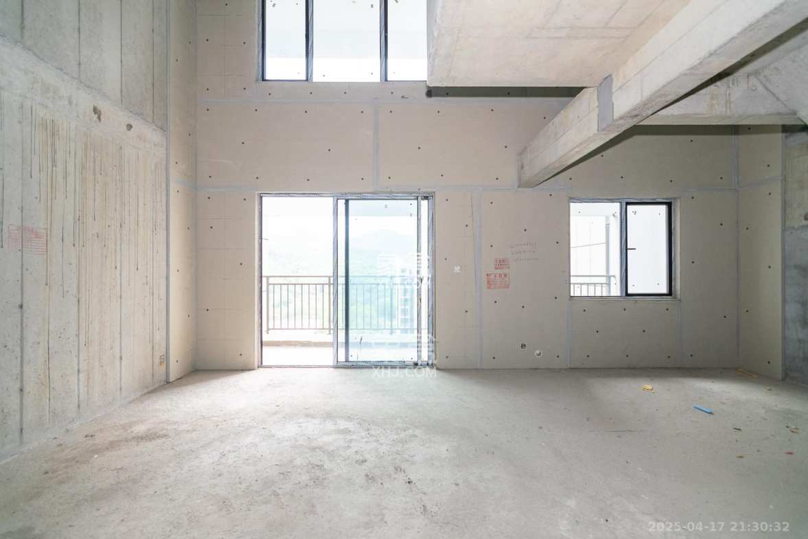 润和雅郡(润和紫郡六期) 4室2厅2卫 120.8万 润和雅郡(润和紫郡六期) 4室2厅2卫 120.8万客厅