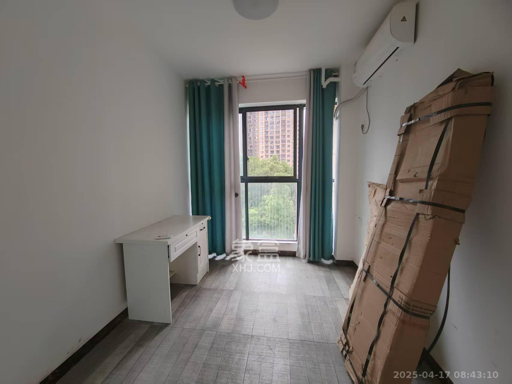 荣盛岳麓峰景 4室2厅2卫 2500.0元/月 荣盛岳麓峰景 4室2厅2卫 2500.0元/月室内图