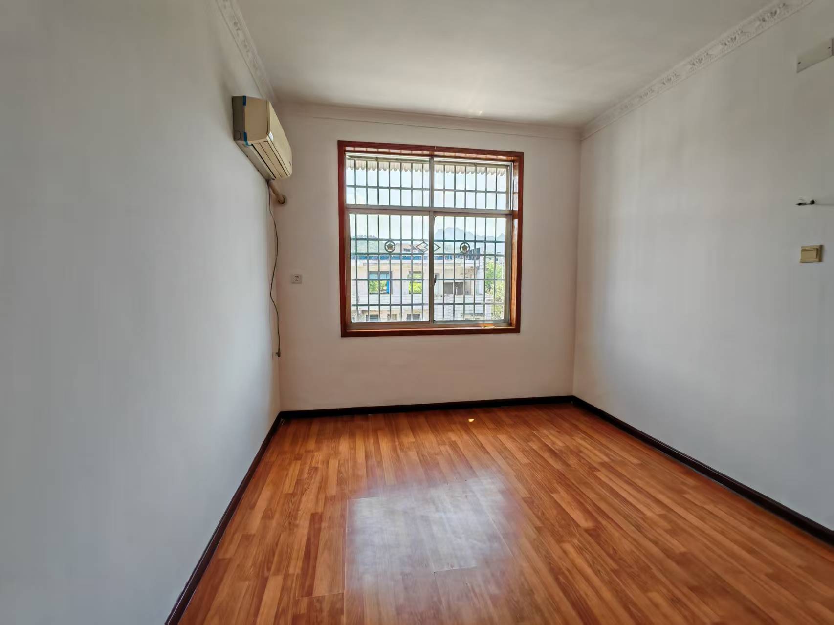 西溪坪工商银行宿舍  3室2厅1卫    26.0万 西溪坪工商银行宿舍  3室2厅1卫    26.0万客厅