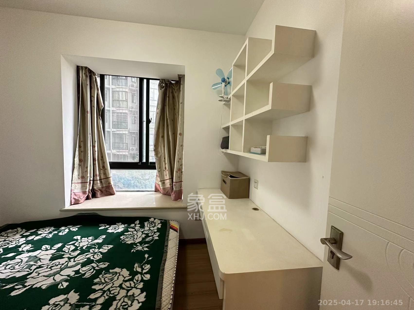 金凤滩家园 3室2厅1卫 2100.0元/月 金凤滩家园 3室2厅1卫 2100.0元/月室内图