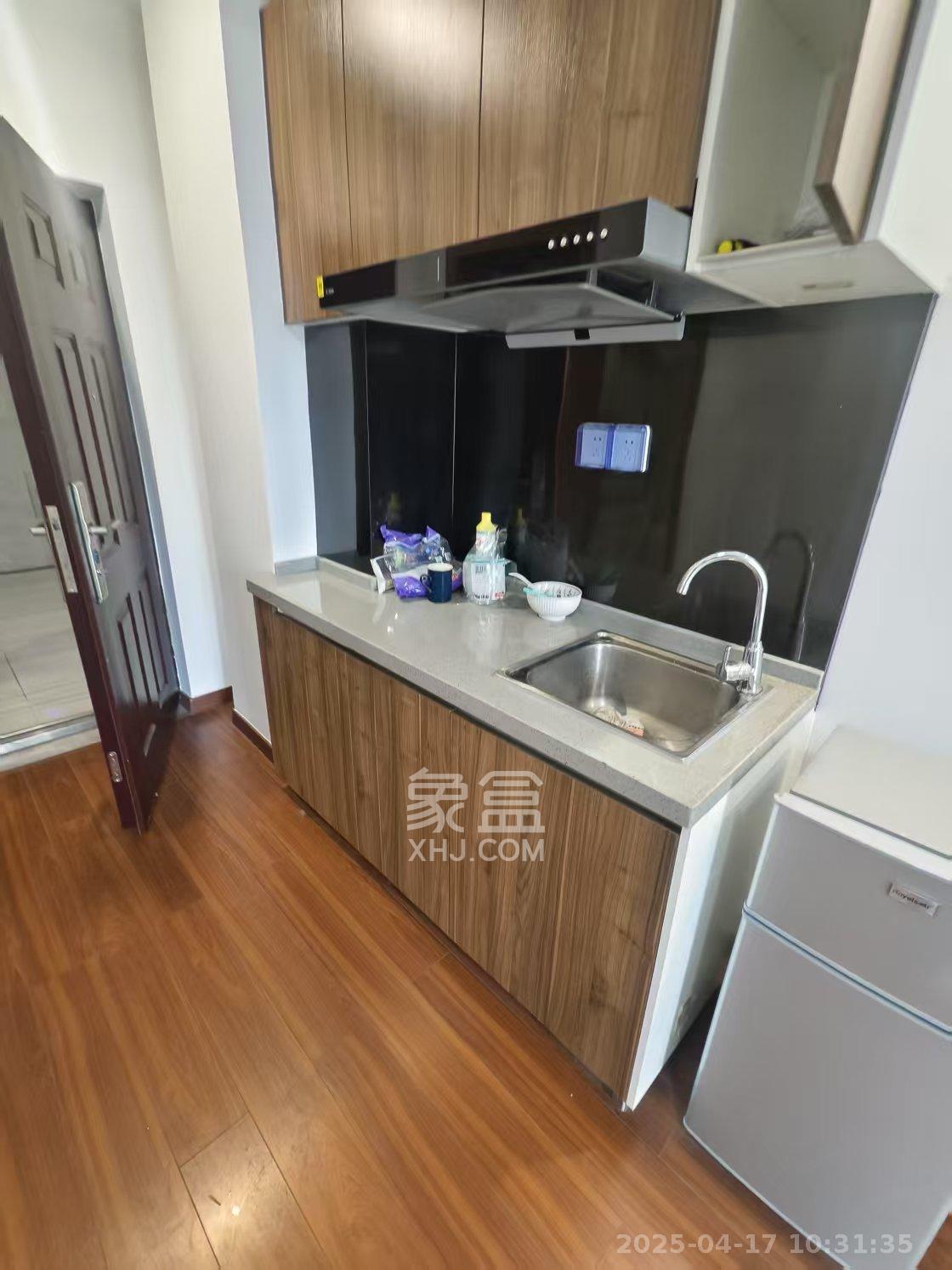 荣泰广场 1室1厅1卫 1350.0元/月 荣泰广场 1室1厅1卫 1350.0元/月室内图