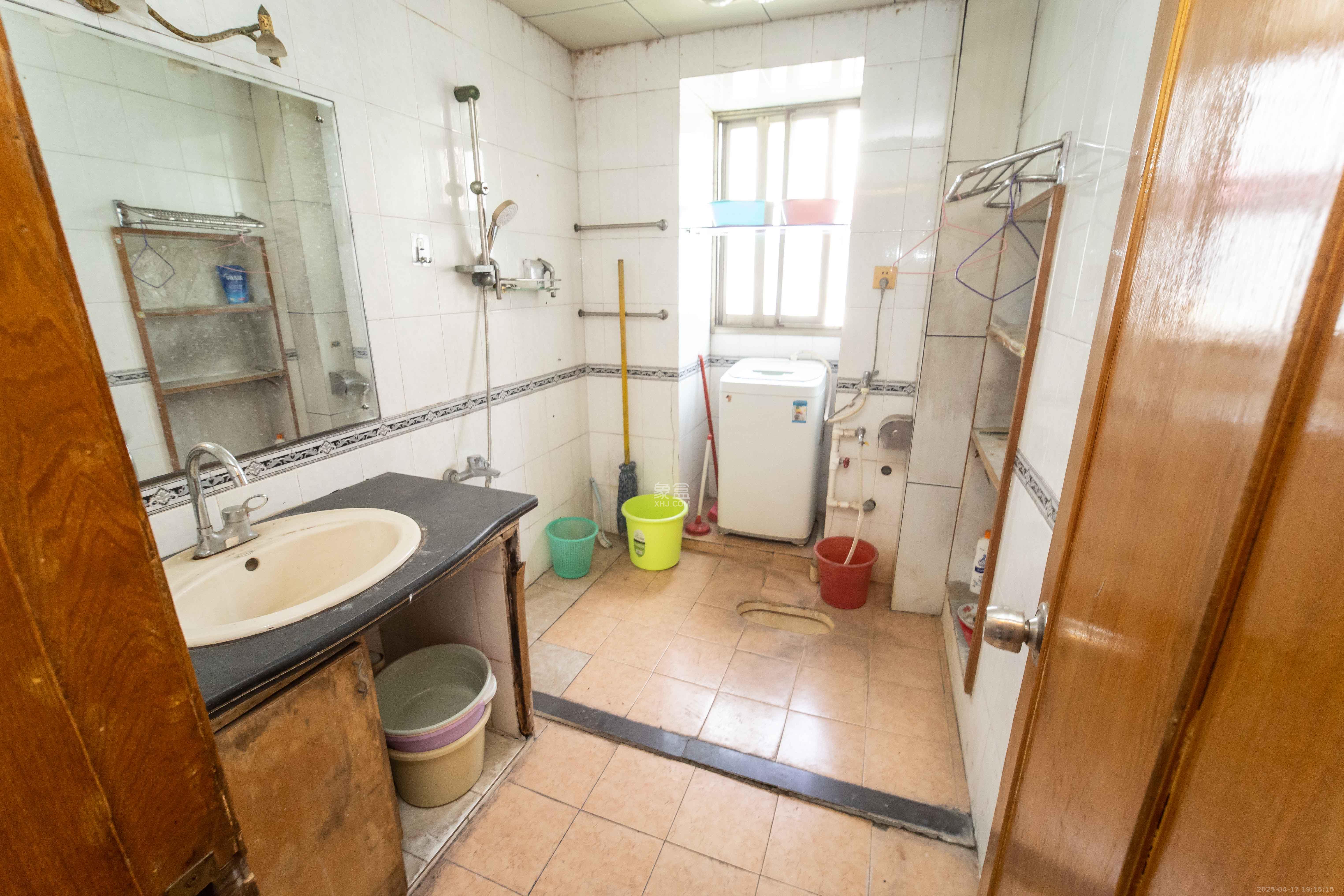 芙蓉区教师村 3室2厅1卫 55.0万 芙蓉区教师村 3室2厅1卫 55.0万卫生间