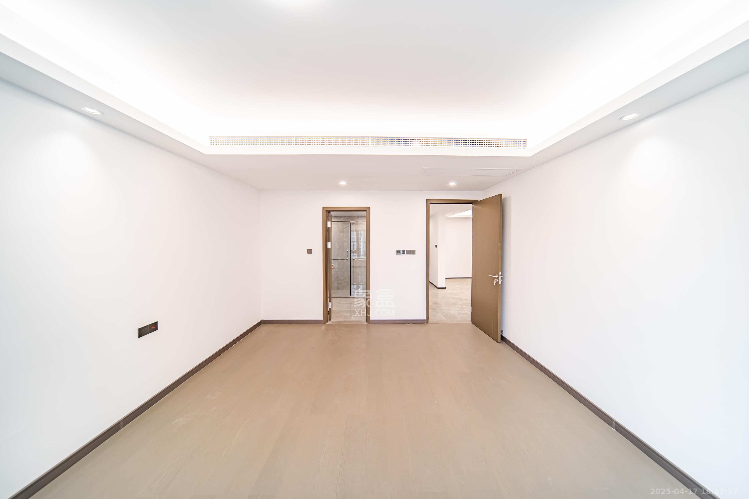 旭辉国宸府  4室2厅2卫    216.0万 旭辉国宸府  4室2厅2卫    216.0万卧室