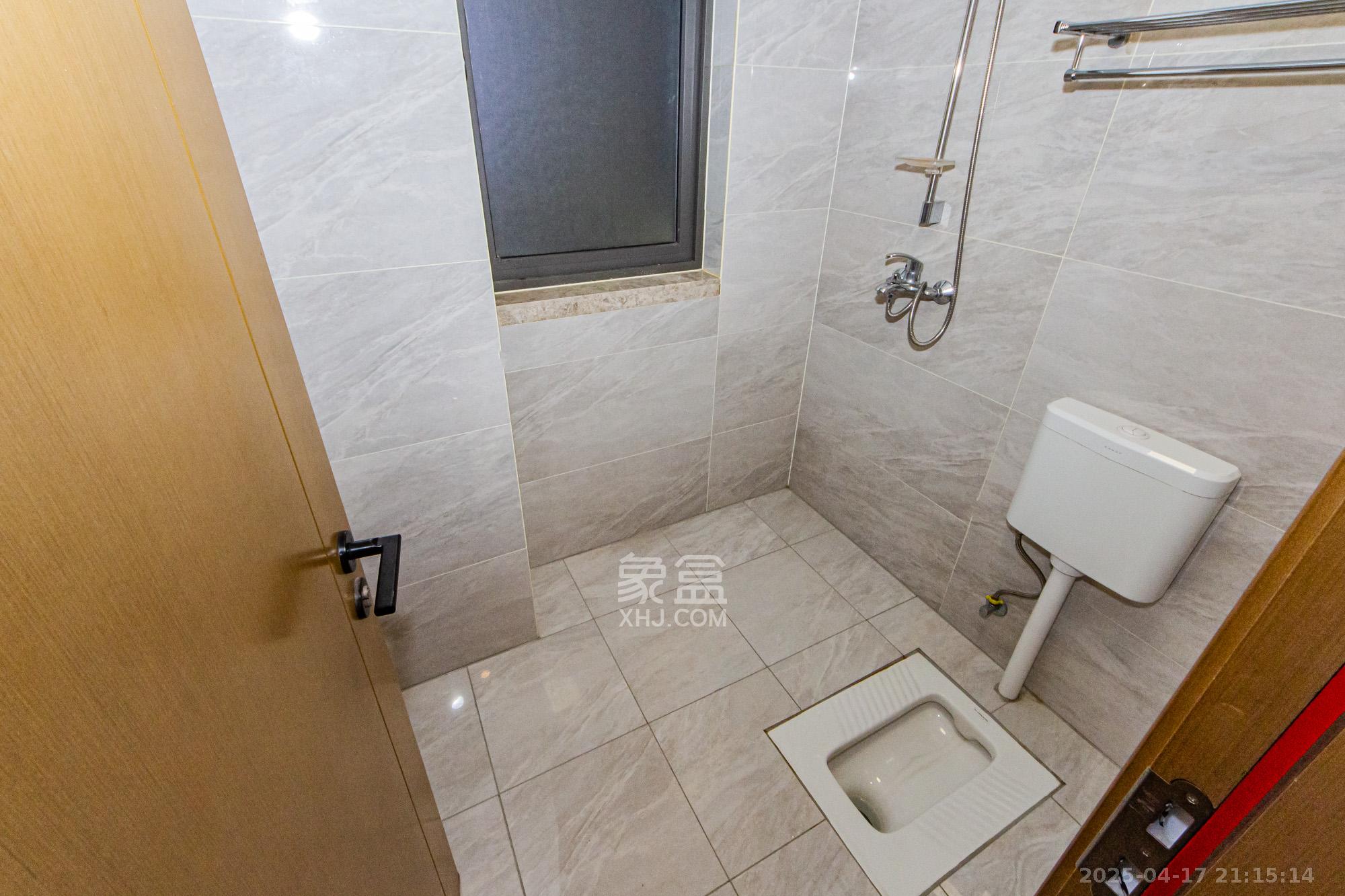 长房雍景湾  3室2厅2卫   138.00万卫生间