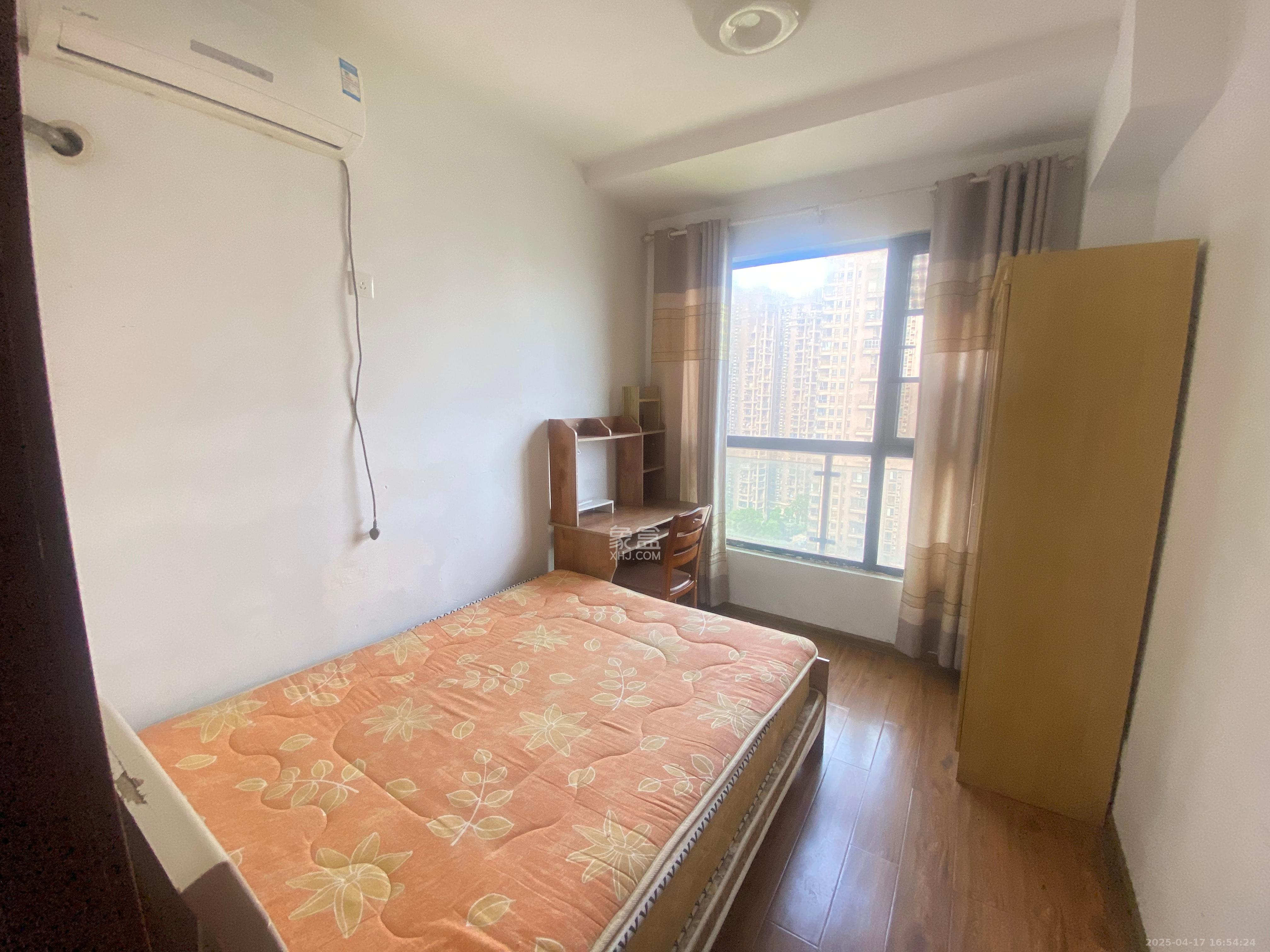 双湾国际(湘江御景花园) 3室2厅2卫 2000.0元/月 双湾国际(湘江御景花园) 3室2厅2卫 2000.0元/月室内图