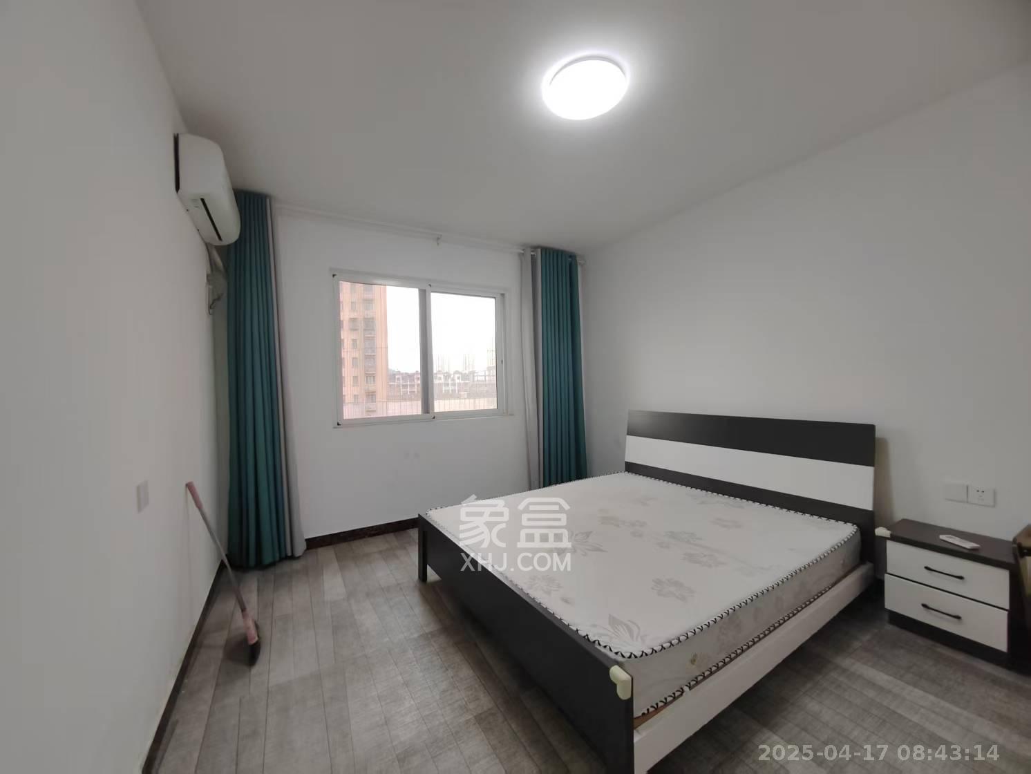 荣盛岳麓峰景 4室2厅2卫 2500.0元/月 荣盛岳麓峰景 4室2厅2卫 2500.0元/月室内图