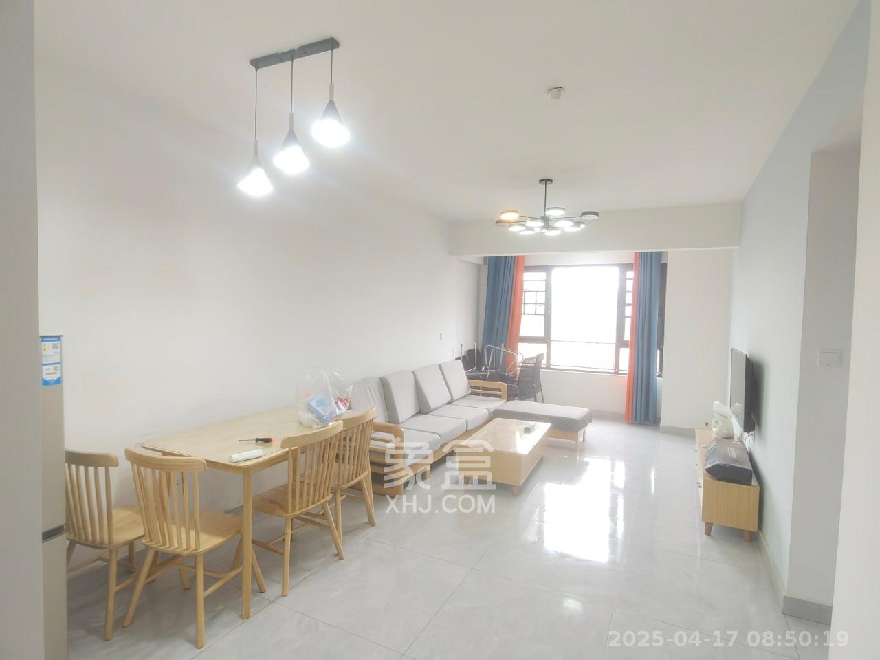 卓越蔚蓝城邦  3室1厅1卫   1900.00元/月