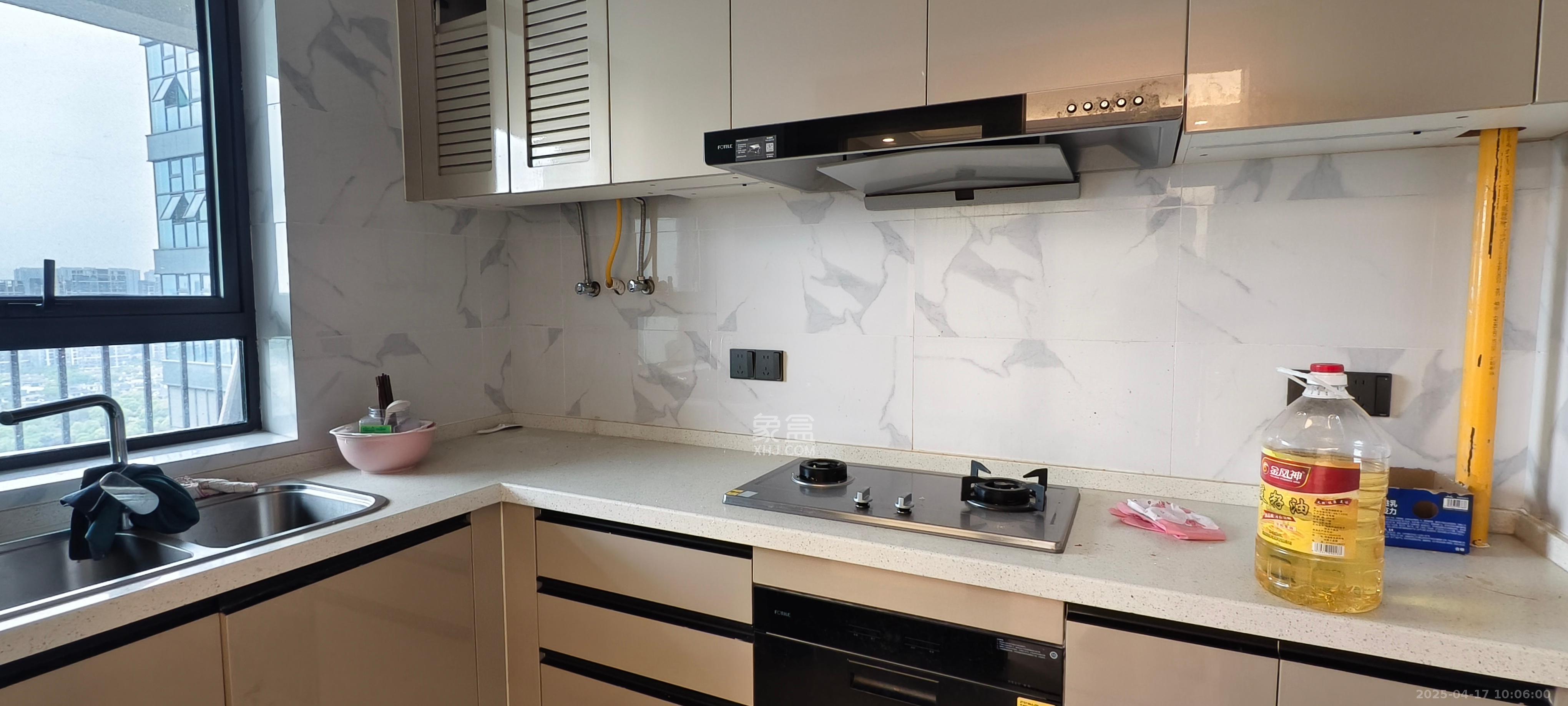 绿地V岛 4室2厅2卫 3800.0元/月 绿地V岛 4室2厅2卫 3800.0元/月室内图