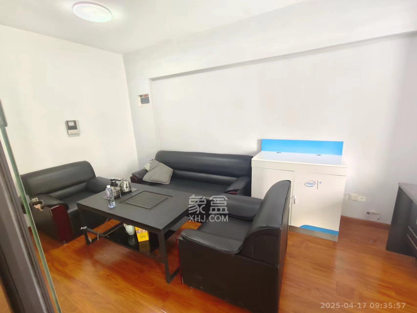 东方芙蓉  3室1厅1卫    3000.0元/月 东方芙蓉  3室1厅1卫    3000.0元/月室内图