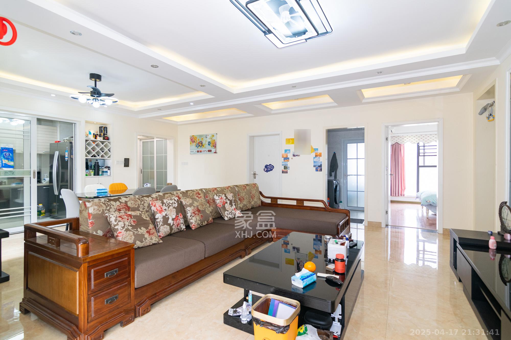 润和紫郡一期 4室2厅2卫 90.0万 润和紫郡一期 4室2厅2卫 90.0万客厅