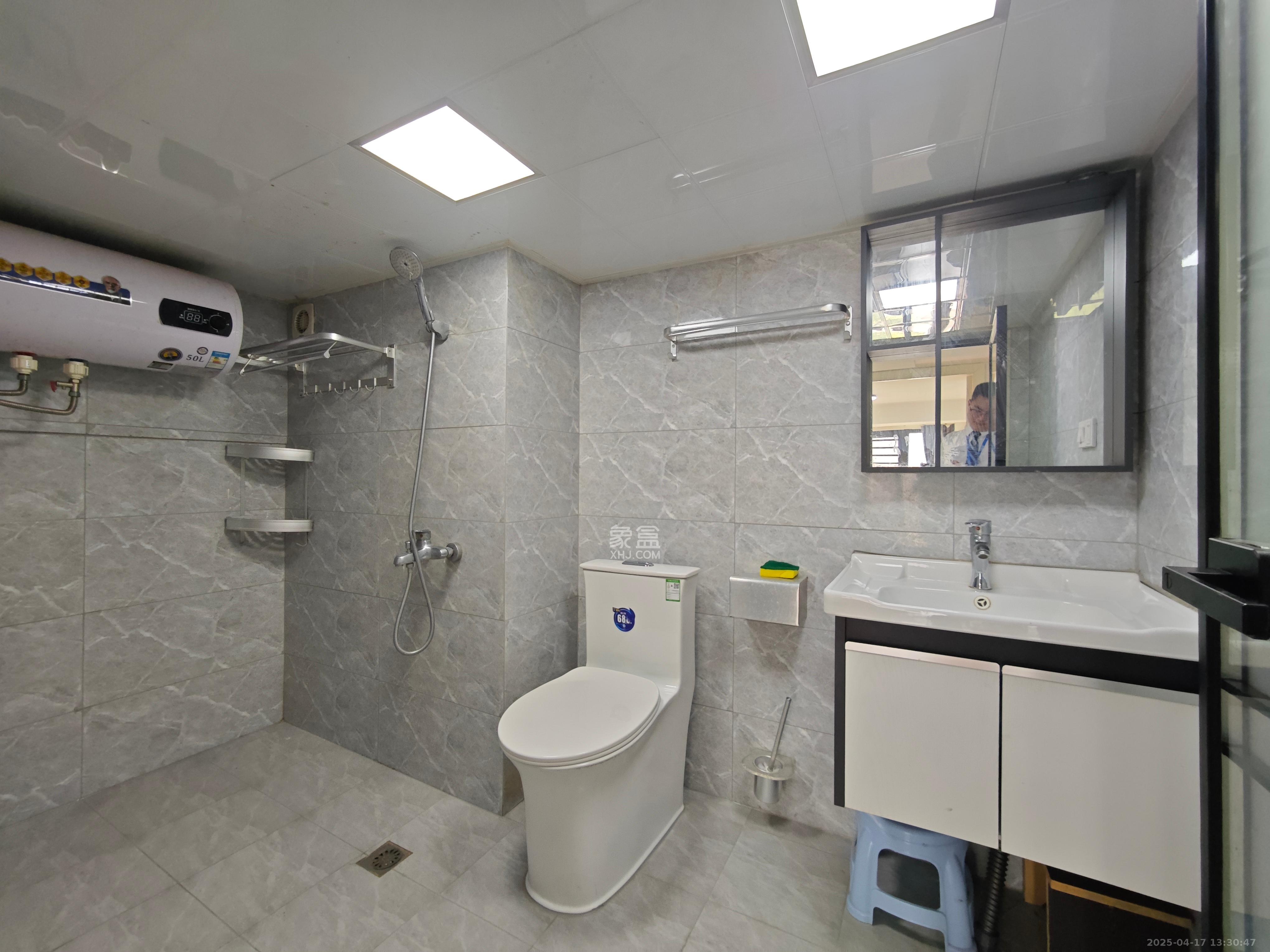 万科金色麦田  3室1厅2卫    2500.0元/月室内图