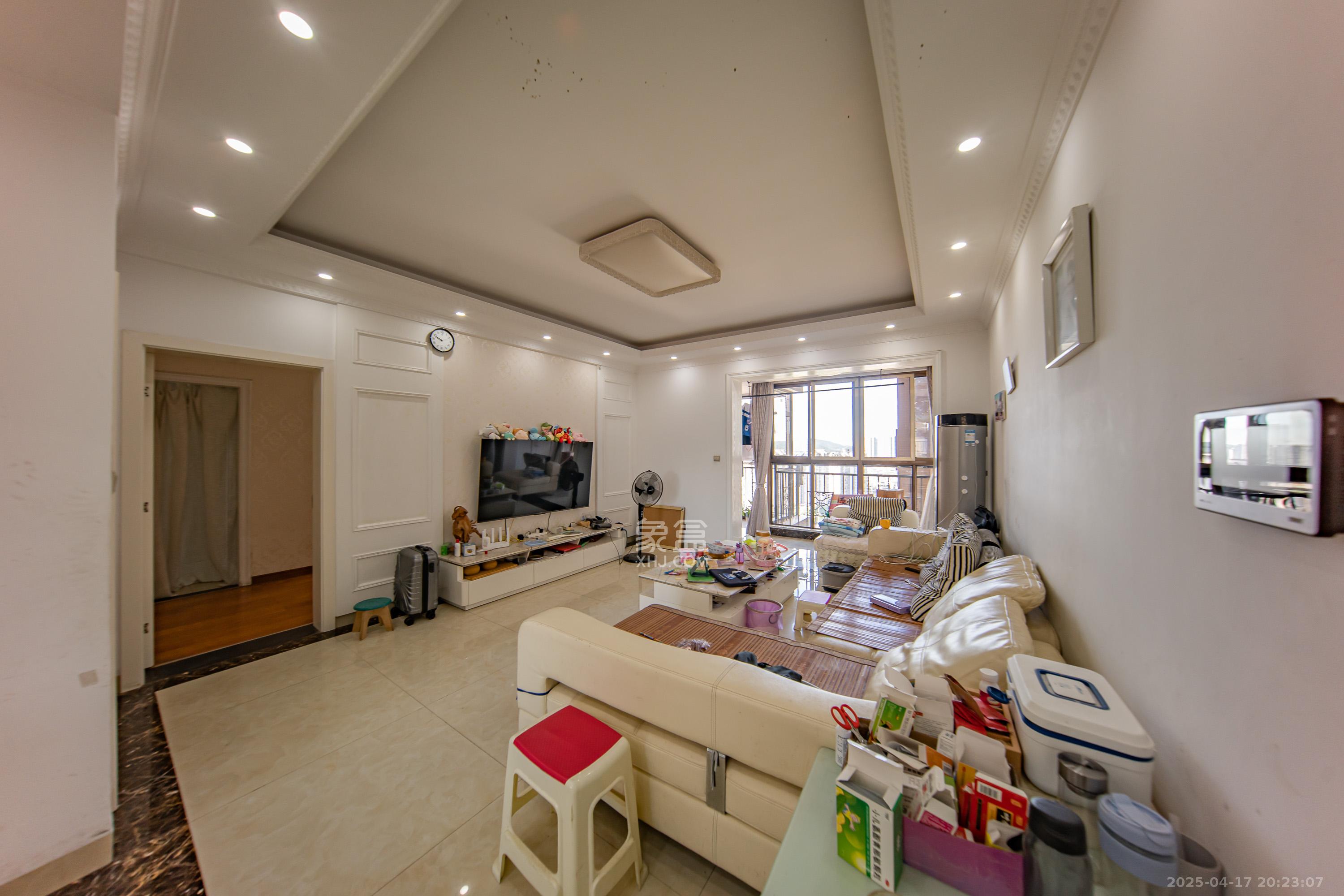 江山帝景雅典  3室2厅1卫   130.00万客厅