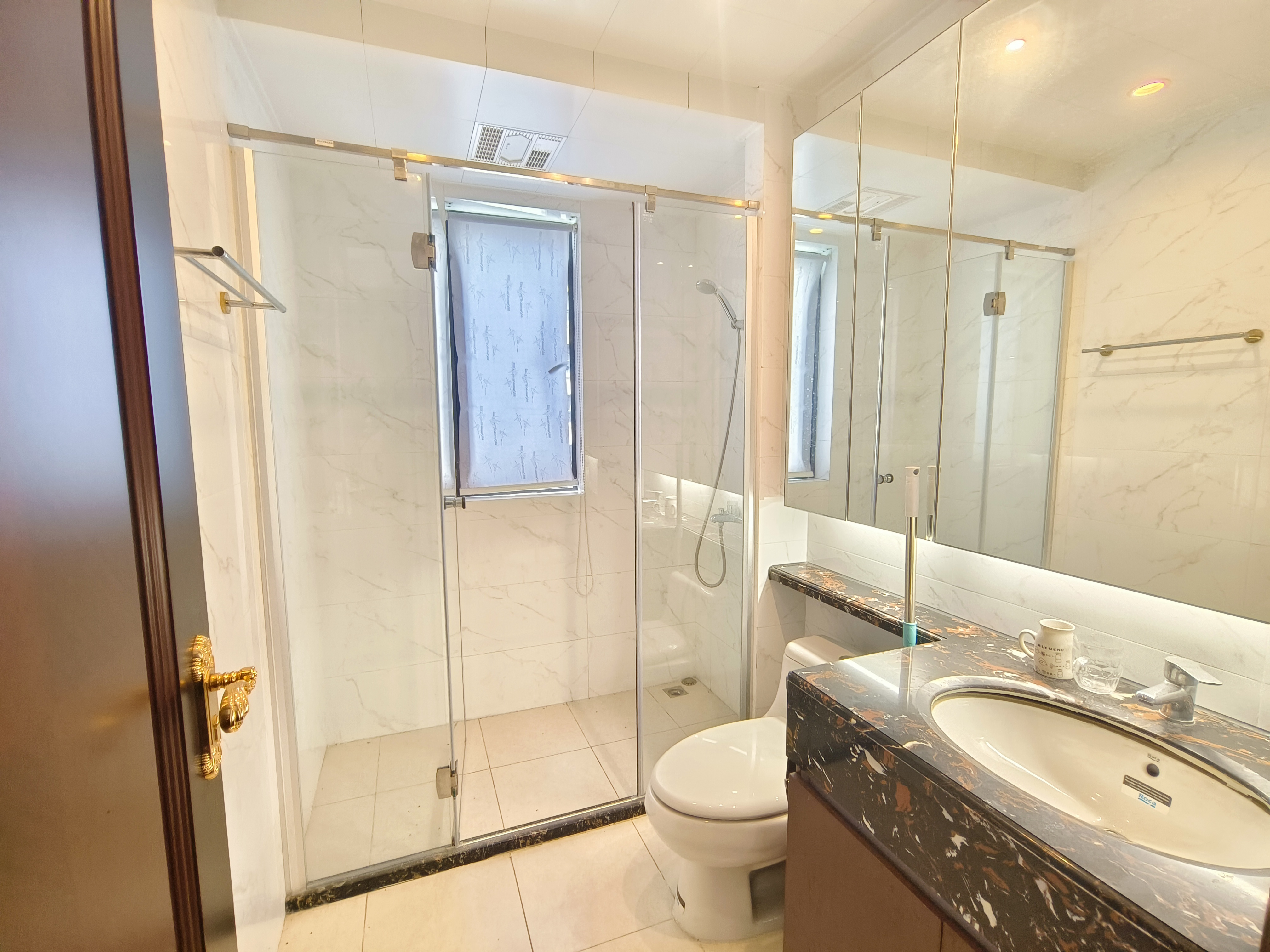 恒大华府 3室2厅2卫 2400.0元/月 恒大华府 3室2厅2卫 2400.0元/月室内图