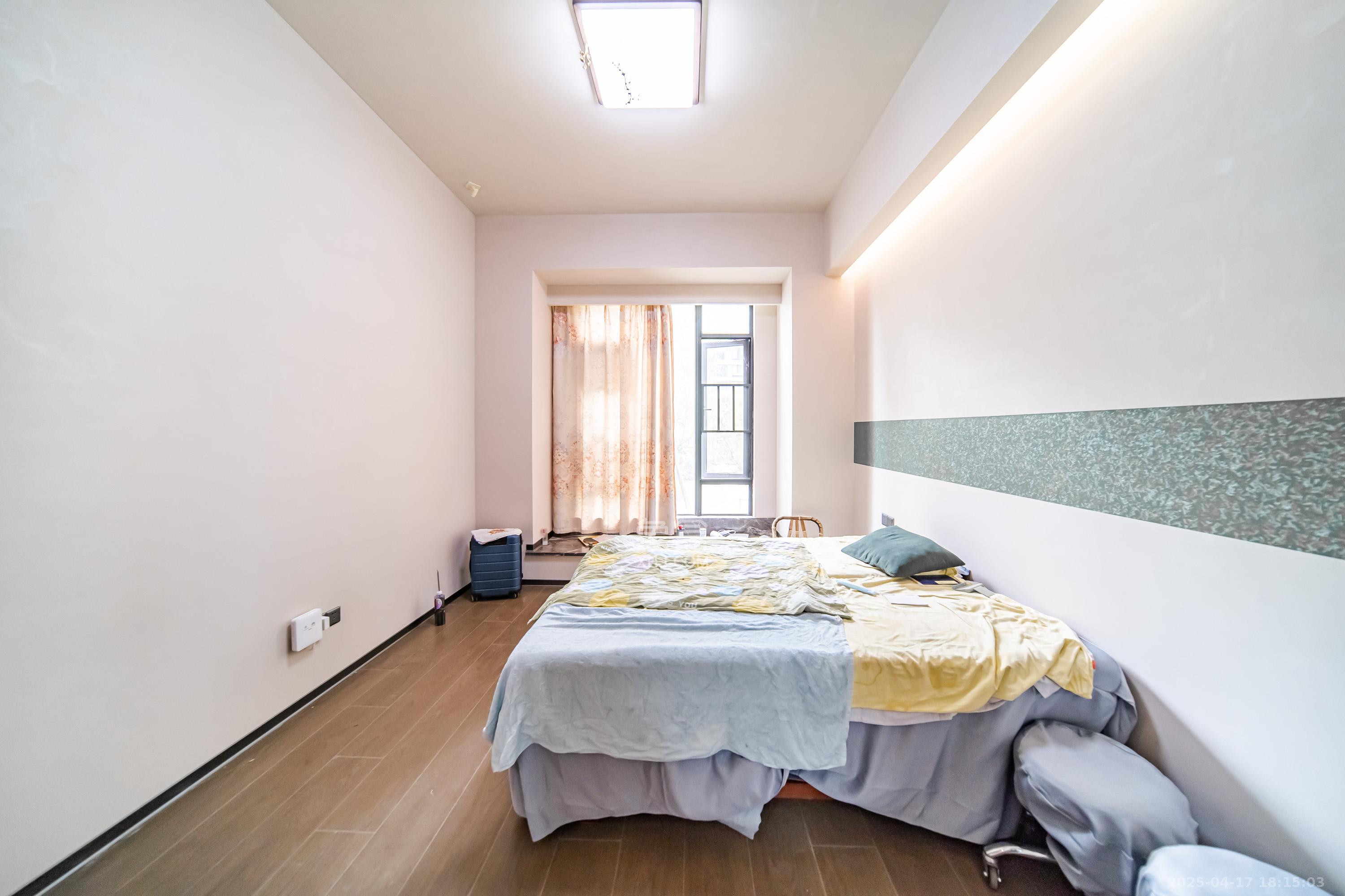 梦想麓隐桐溪 5室2厅3卫 360.0万 梦想麓隐桐溪 5室2厅3卫 360.0万卧室