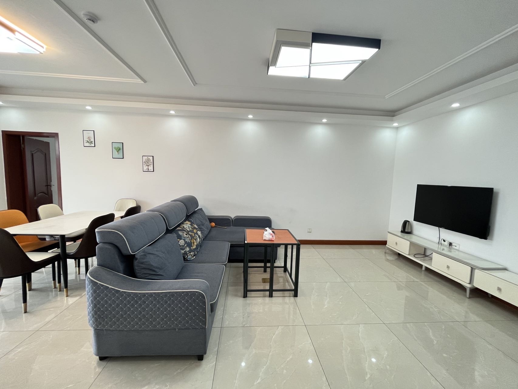 南门口安置小区一期 3室2厅1卫 2200.0元/月 南门口安置小区一期 3室2厅1卫 2200.0元/月室内图