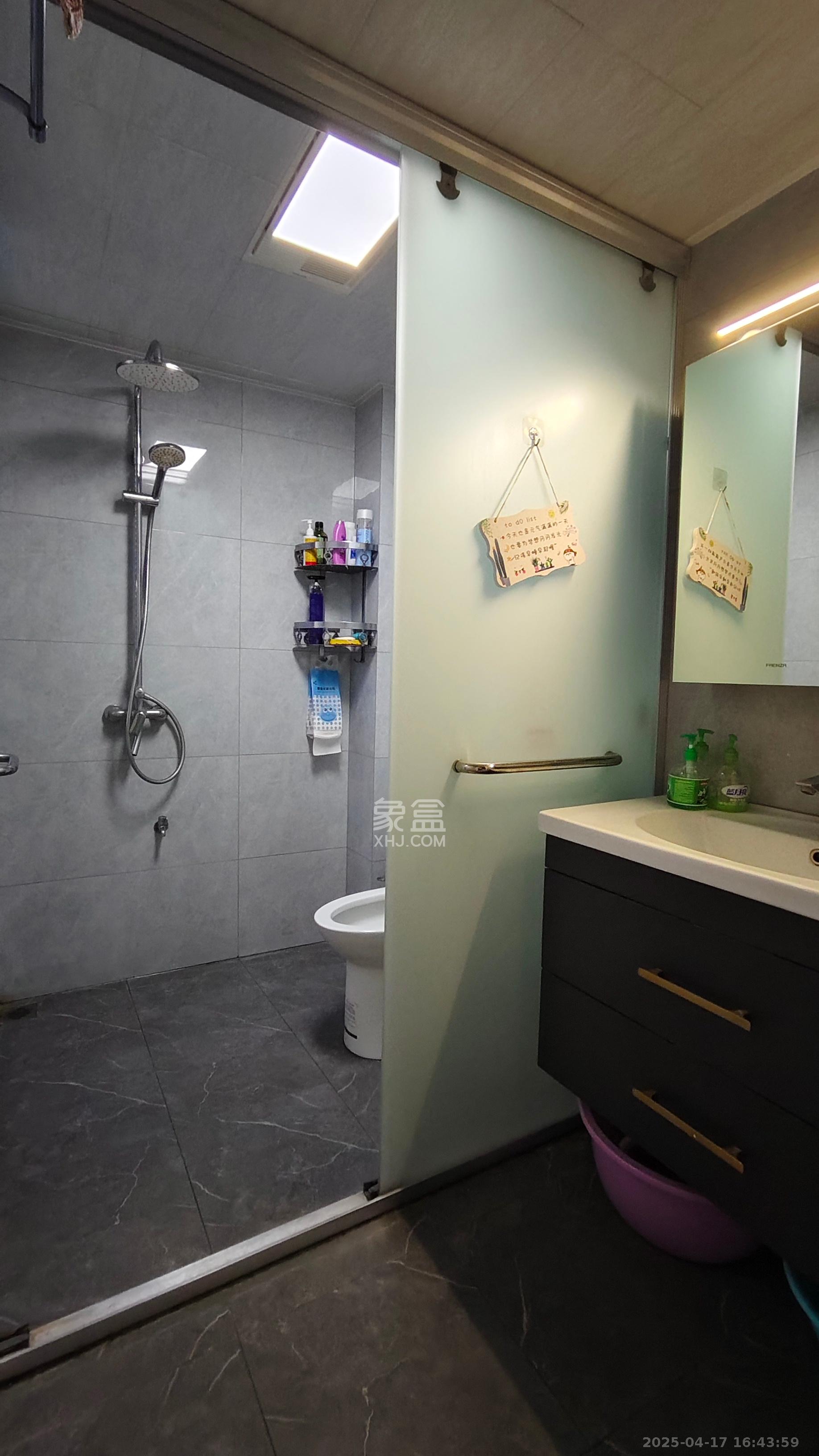 艺源颂雅小区（719街区）  3室1厅1卫   2300.00元/月室内图