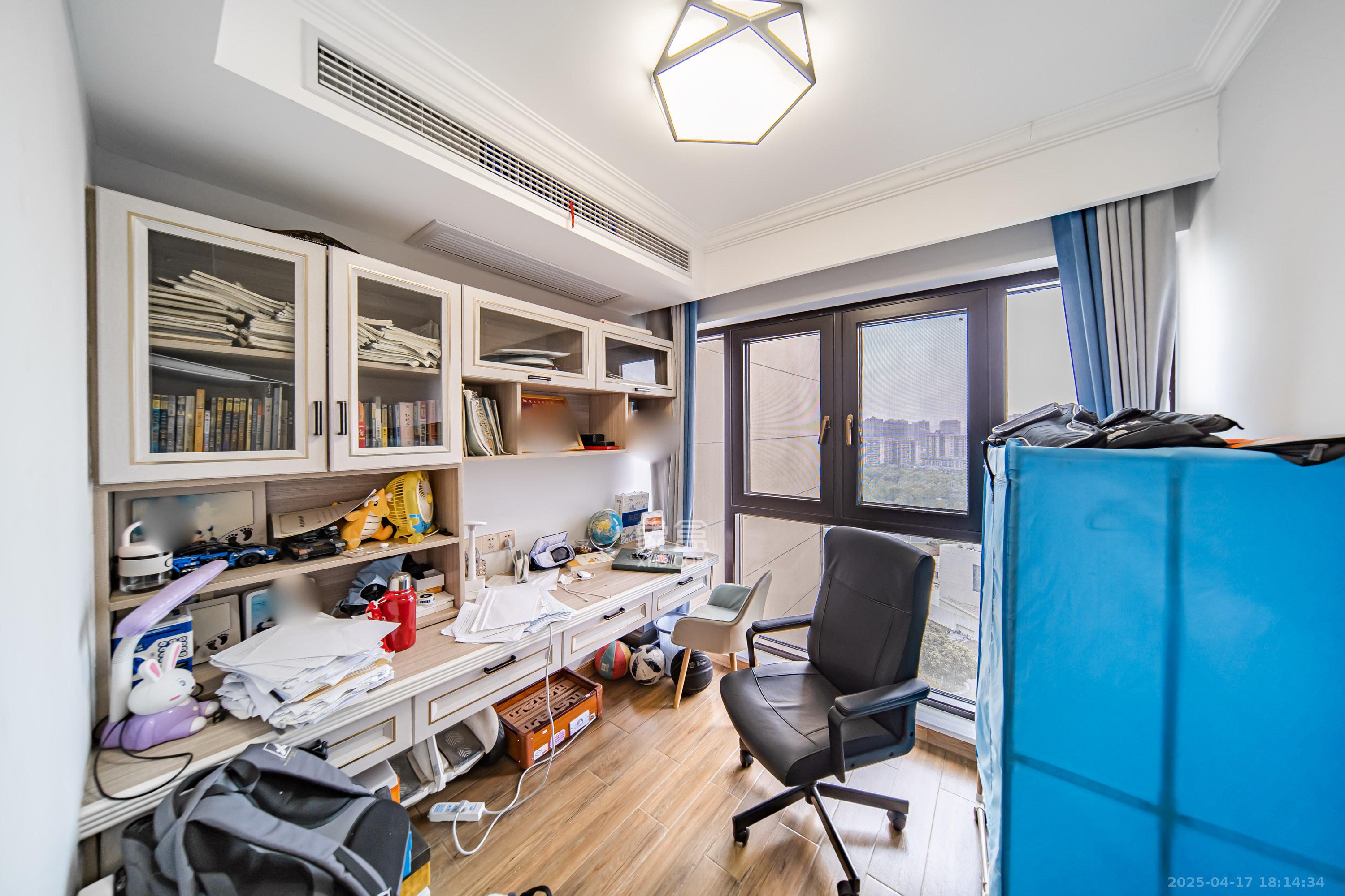 湘熙水郡（观澜海赋家园）  4室2厅2卫    160.0万卧室