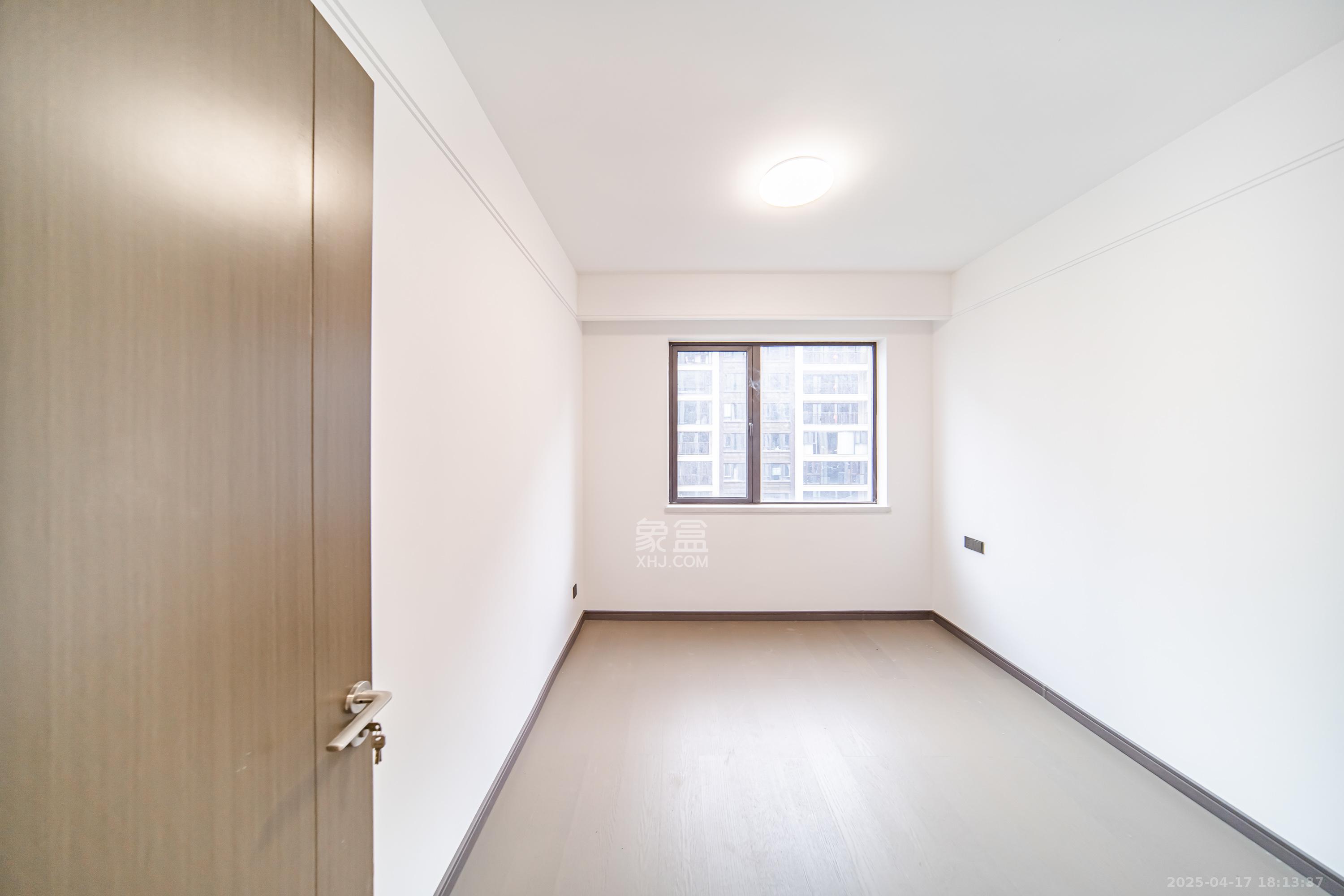 旭辉国宸府  4室2厅2卫    216.0万 旭辉国宸府  4室2厅2卫    216.0万卧室