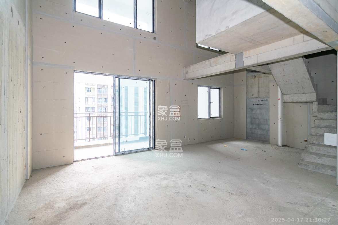 润和雅郡(润和紫郡六期) 4室2厅2卫 120.8万 润和雅郡(润和紫郡六期) 4室2厅2卫 120.8万客厅