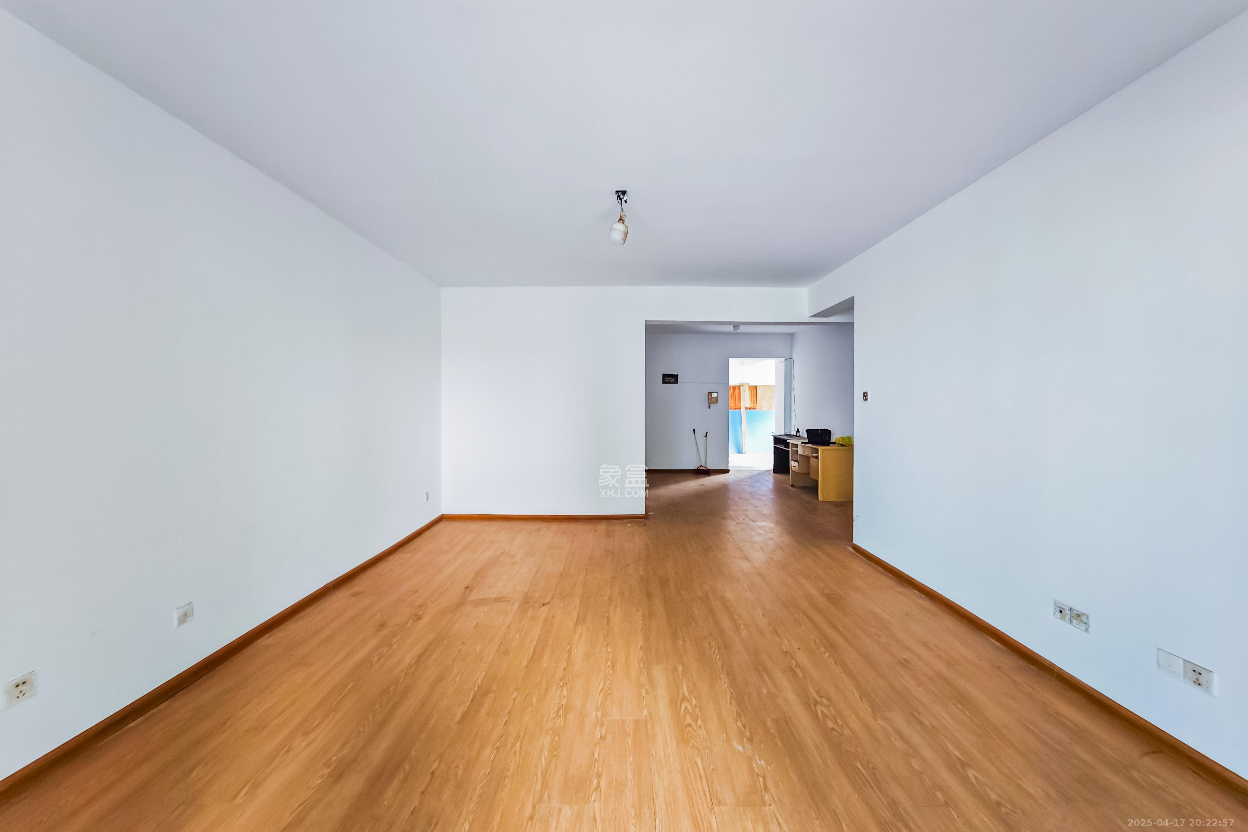 海拔东方  3室2厅2卫    115.0万 海拔东方  3室2厅2卫    115.0万