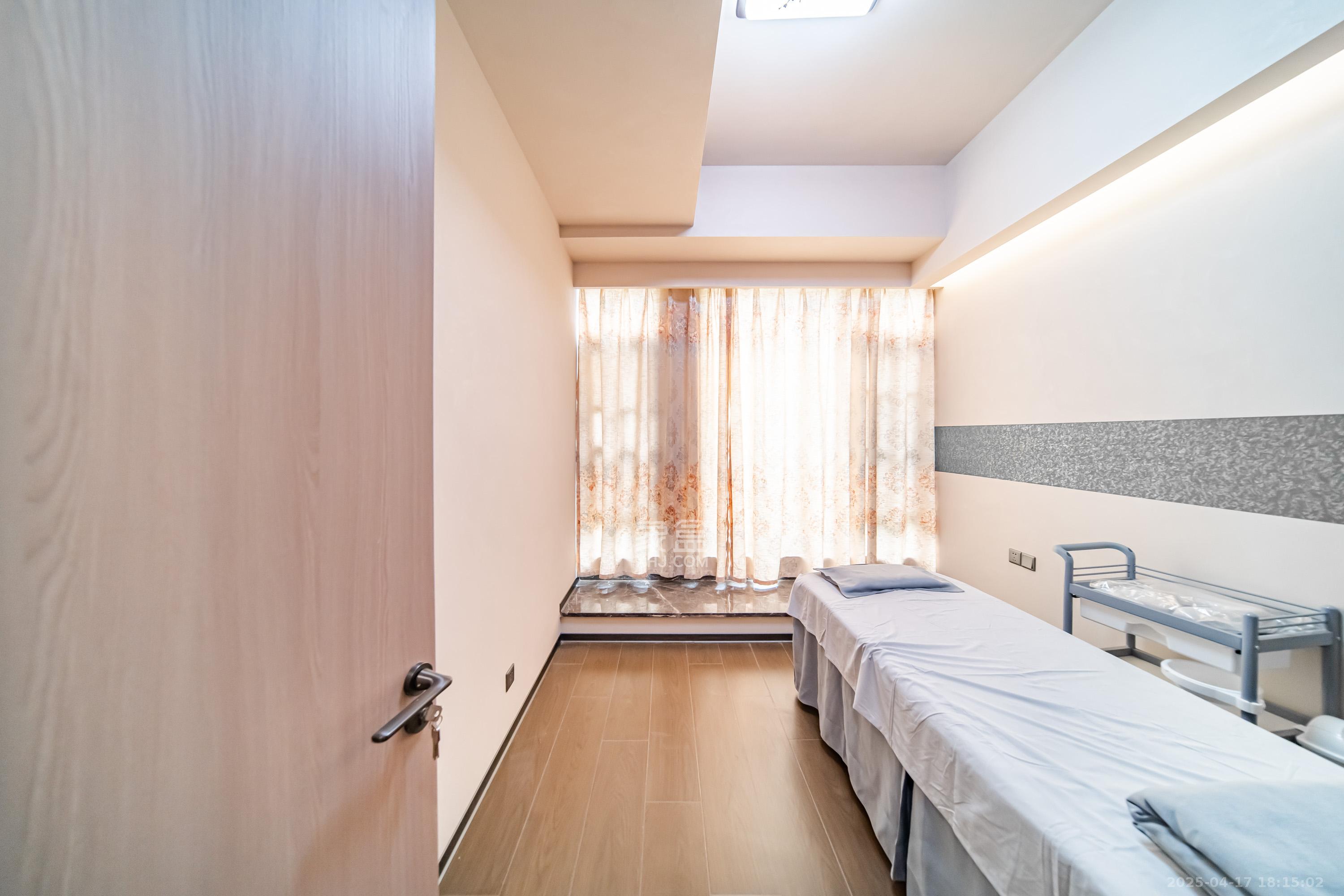 梦想麓隐桐溪 5室2厅3卫 360.0万 梦想麓隐桐溪 5室2厅3卫 360.0万卧室