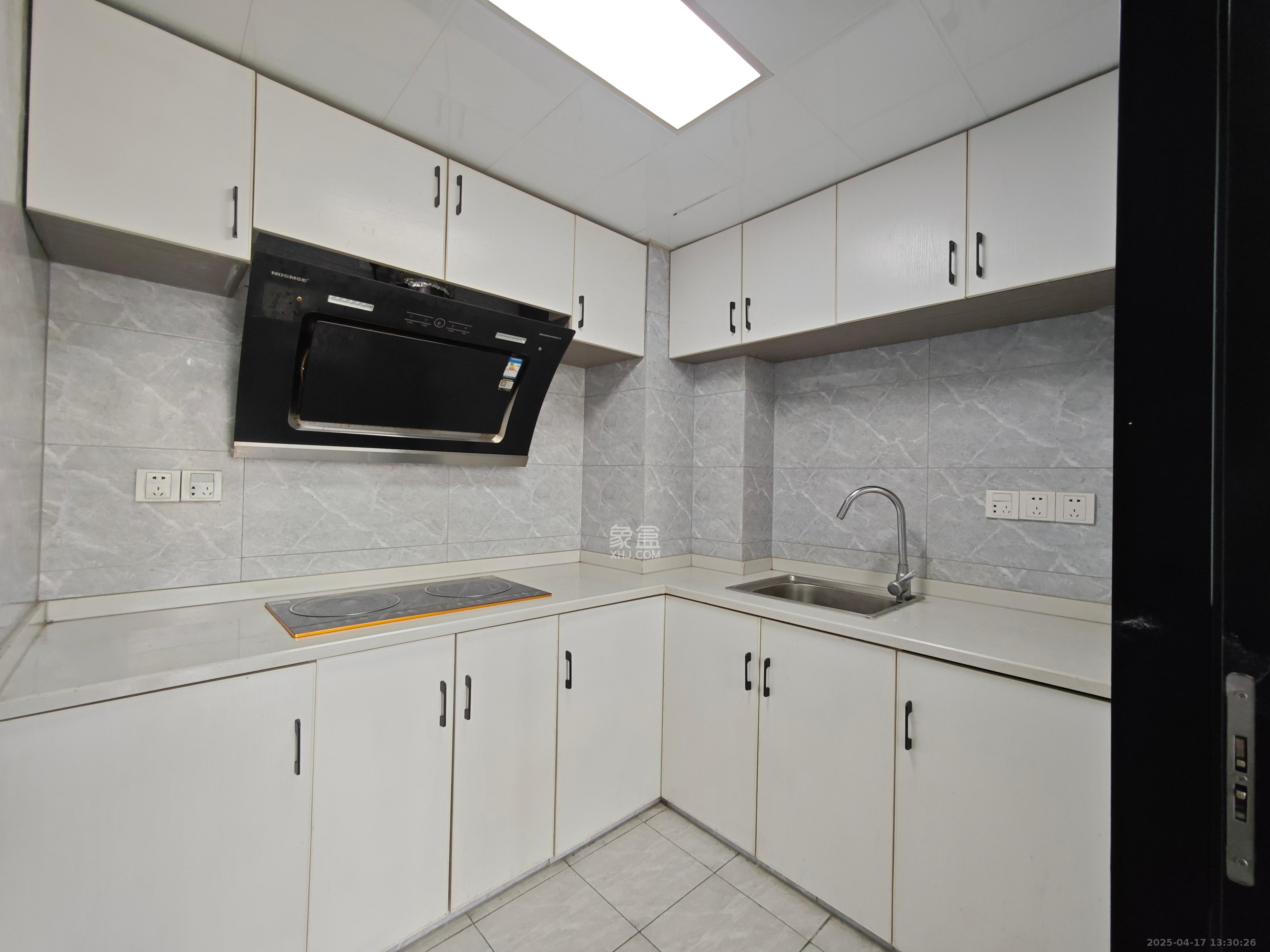 万科金色麦田  3室1厅2卫    2500.0元/月室内图