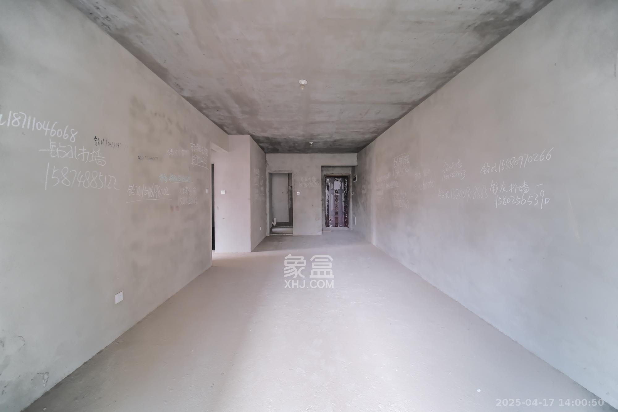 湖湘奥林匹克花园 3室2厅1卫 57.0万 湖湘奥林匹克花园 3室2厅1卫 57.0万客厅