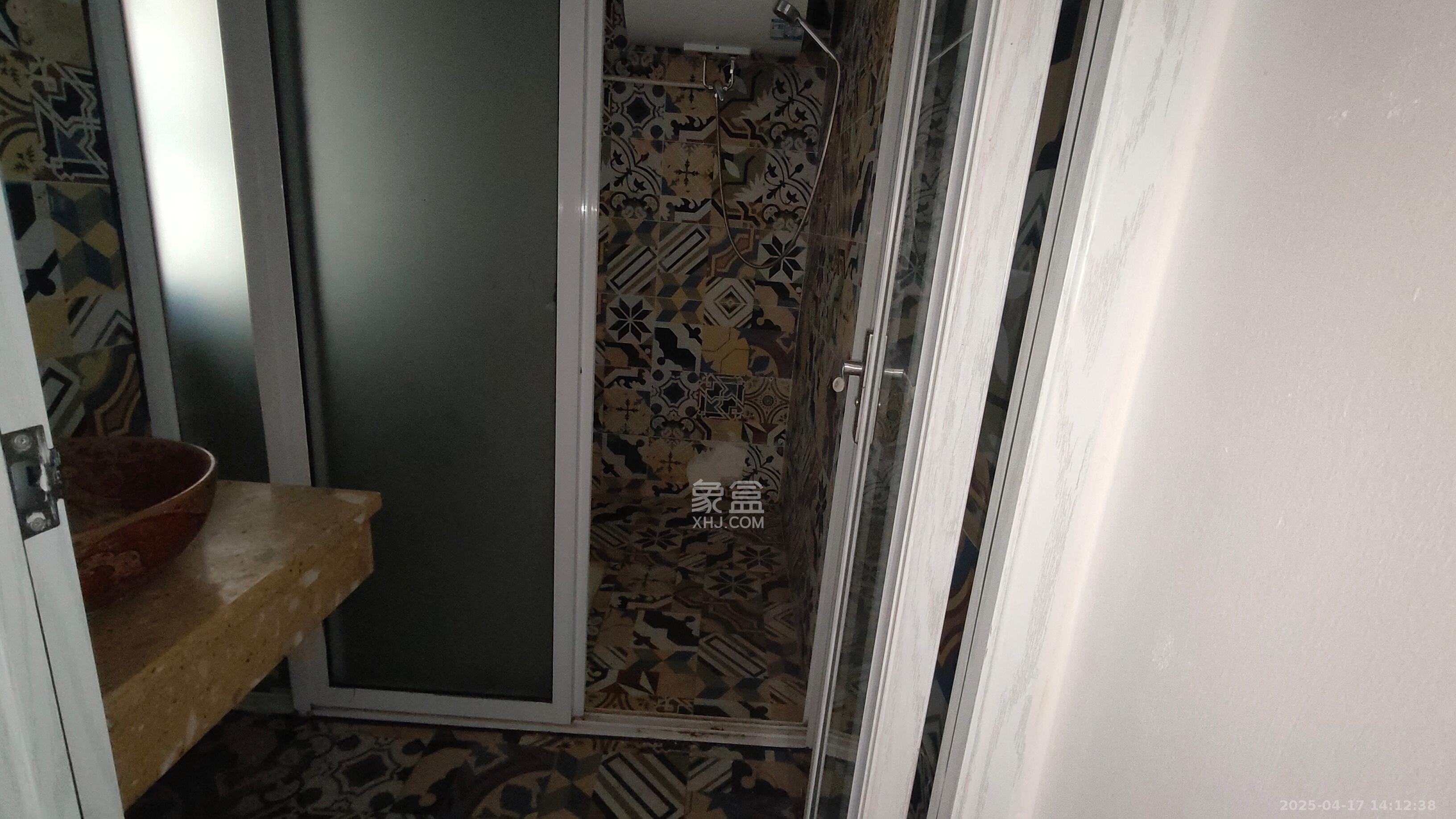 华润五彩城  2室1厅1卫    1500.0元/月 华润五彩城  2室1厅1卫    1500.0元/月室内图