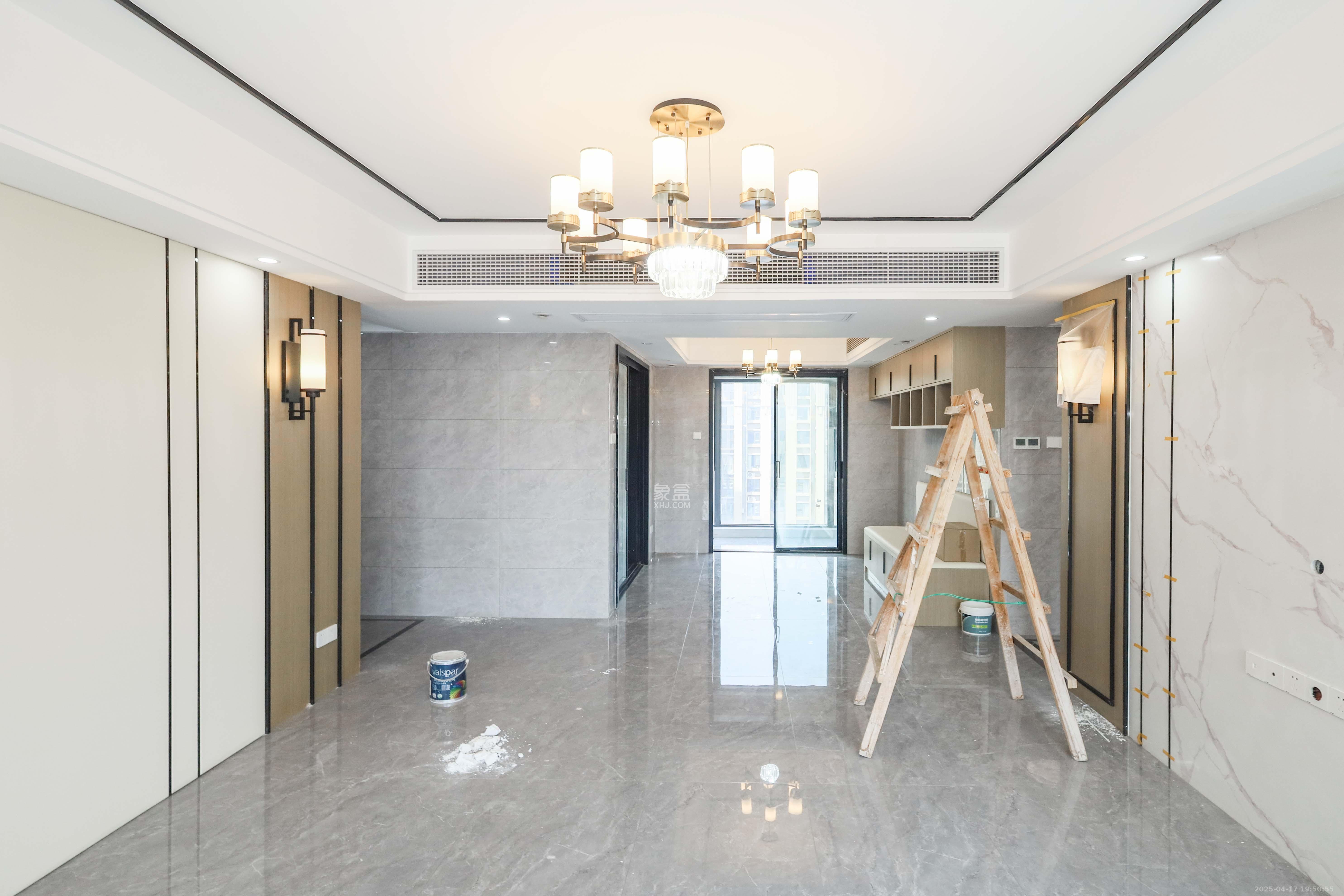 中国铁建梅溪青秀三期  4室2厅2卫   239.00万客厅