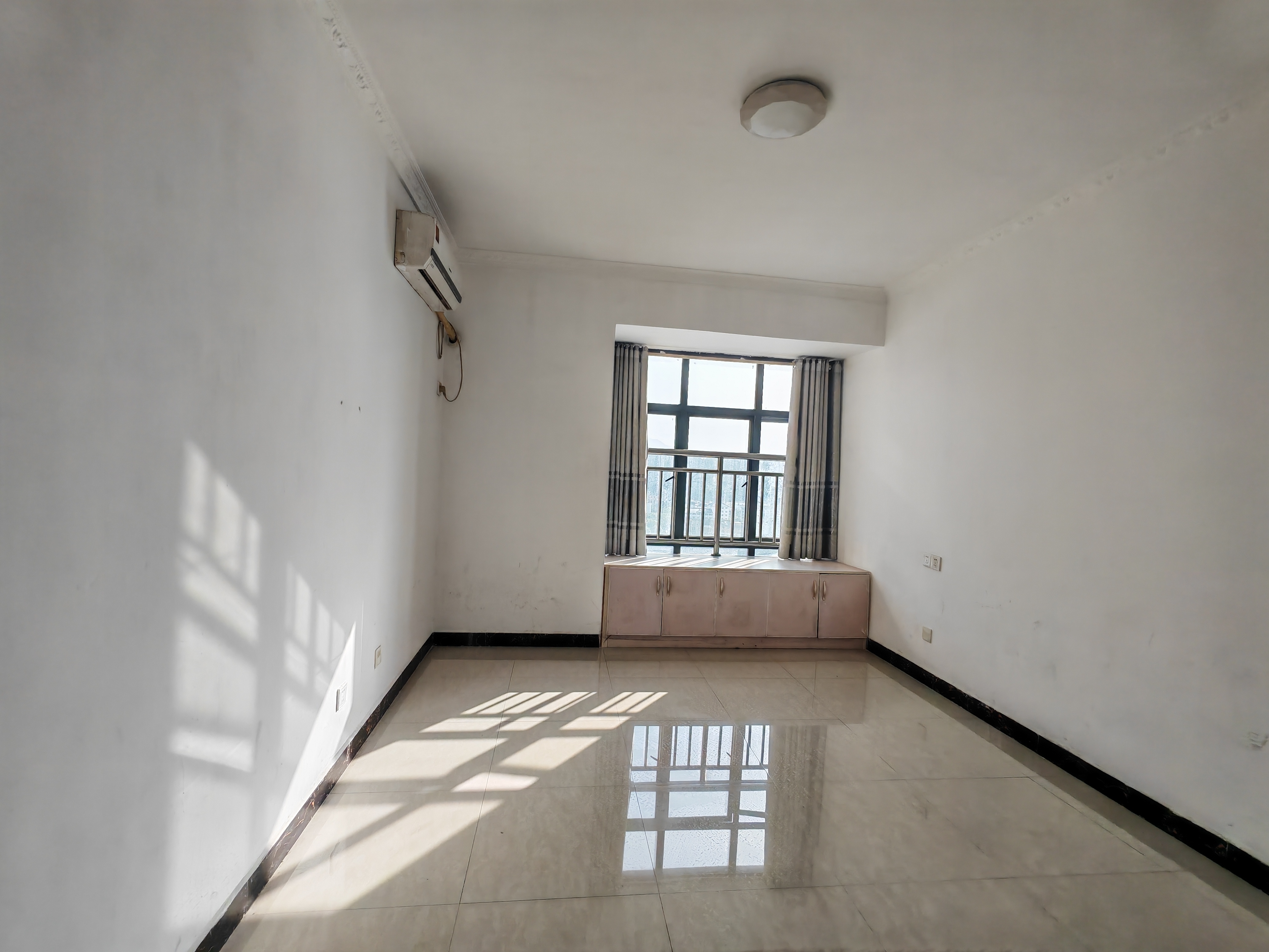 南门口安置小区一期 3室2厅2卫 1900.0元/月 南门口安置小区一期 3室2厅2卫 1900.0元/月室内图