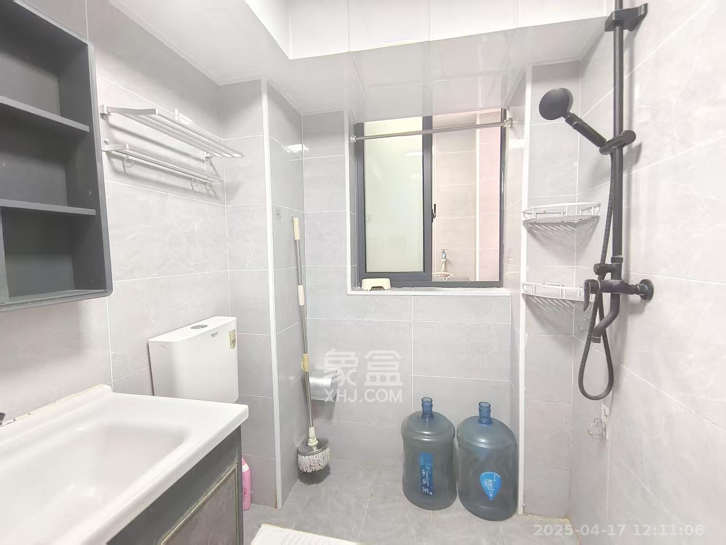 枫树园  2室1厅1卫    2500.0元/月 枫树园  2室1厅1卫    2500.0元/月室内图