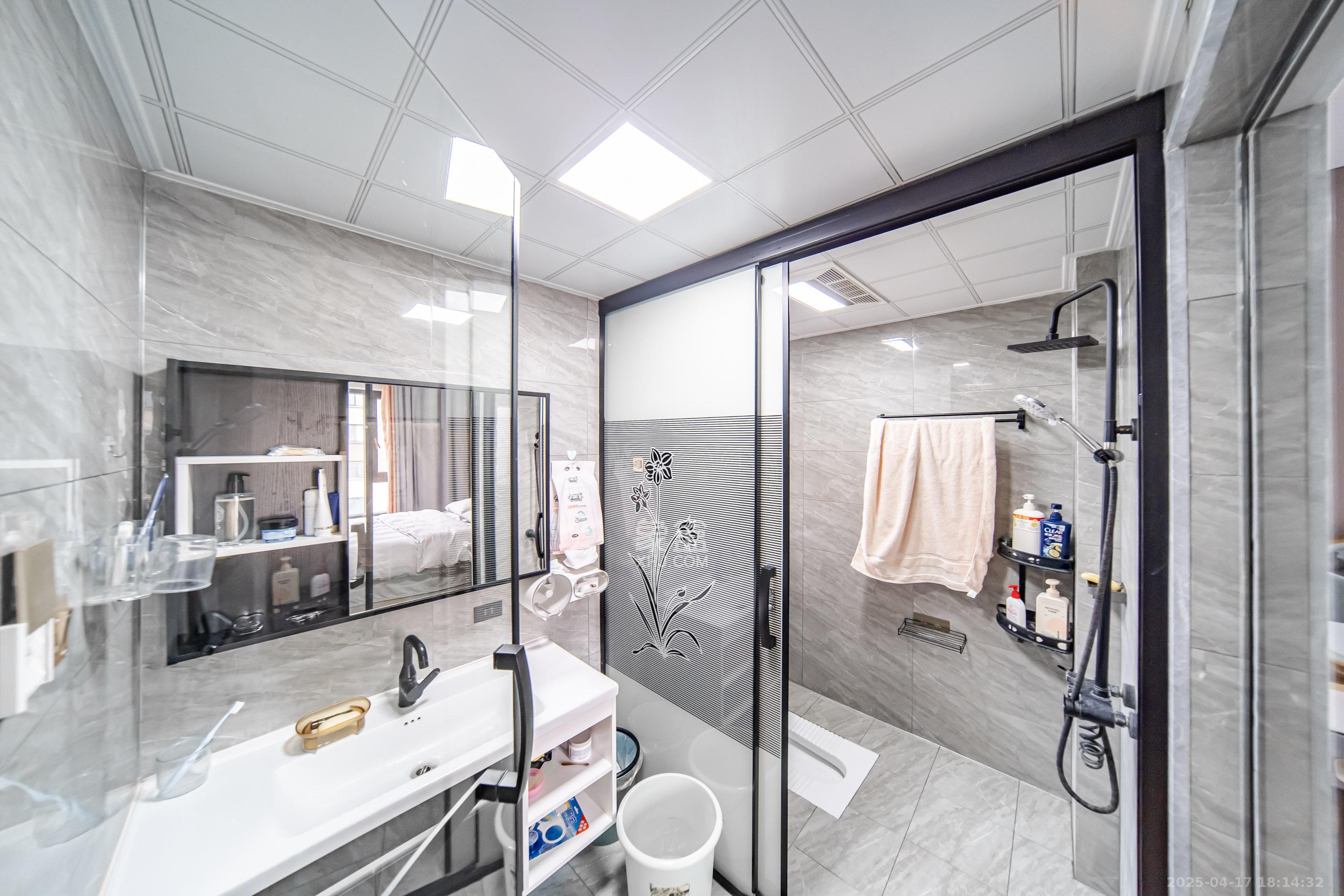 湘熙水郡(观澜海赋家园)  4室2厅2卫    160.0万 湘熙水郡(观澜海赋家园)  4室2厅2卫    160.0万卫生间