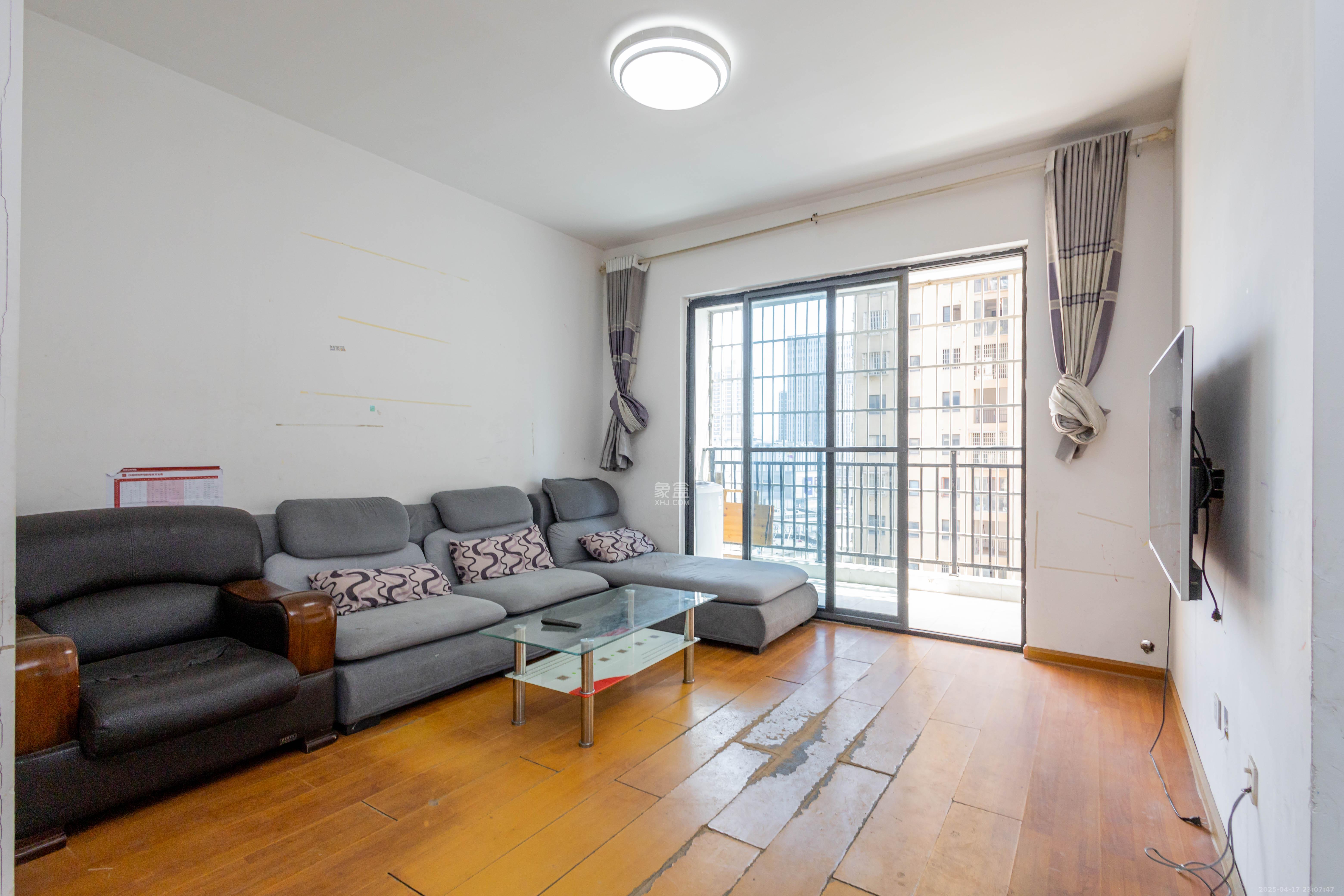 紫御江山 3室1厅1卫 65.8万 紫御江山 3室1厅1卫 65.8万客厅