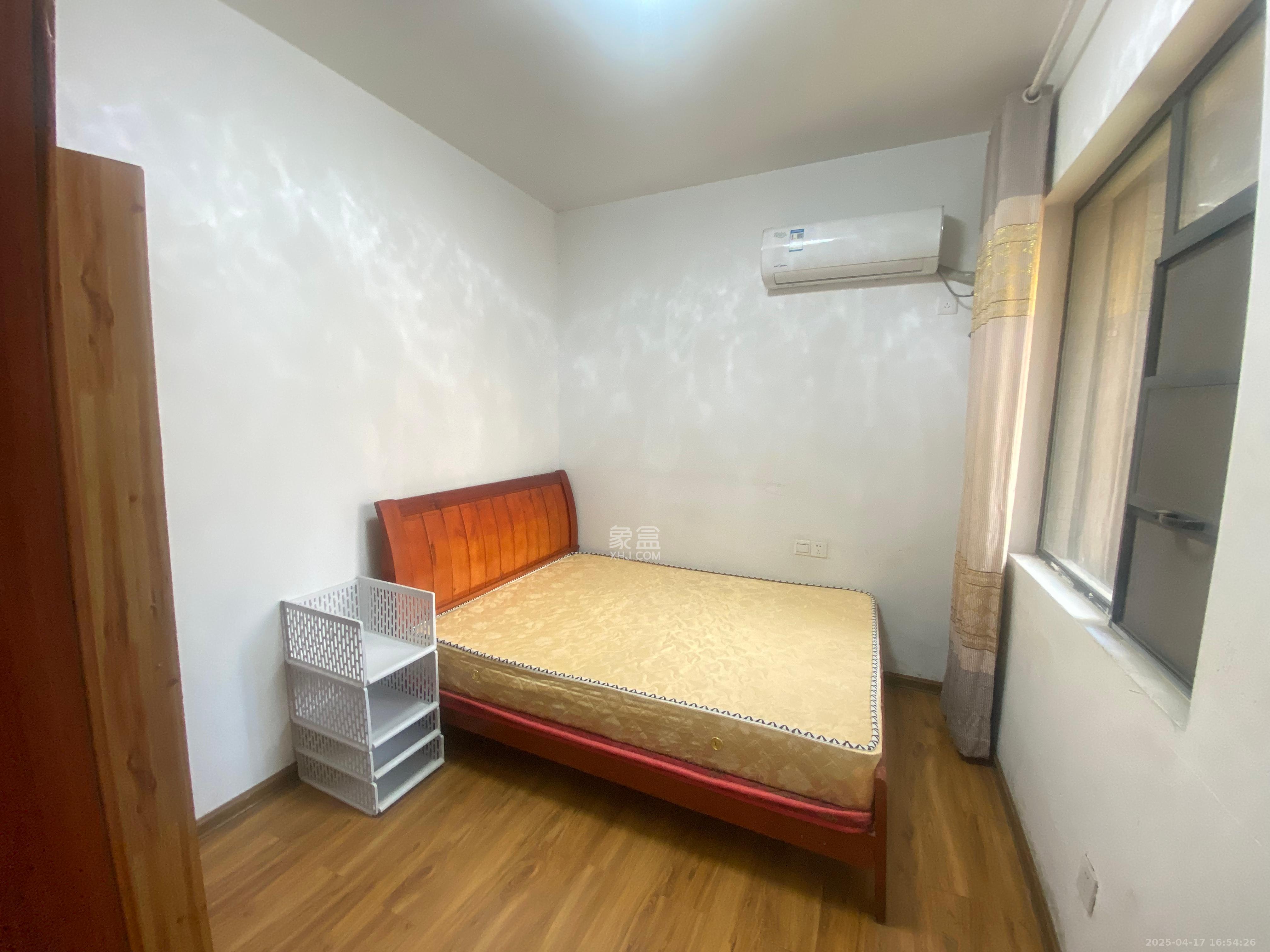 双湾国际(湘江御景花园) 3室2厅2卫 2000.0元/月 双湾国际(湘江御景花园) 3室2厅2卫 2000.0元/月室内图