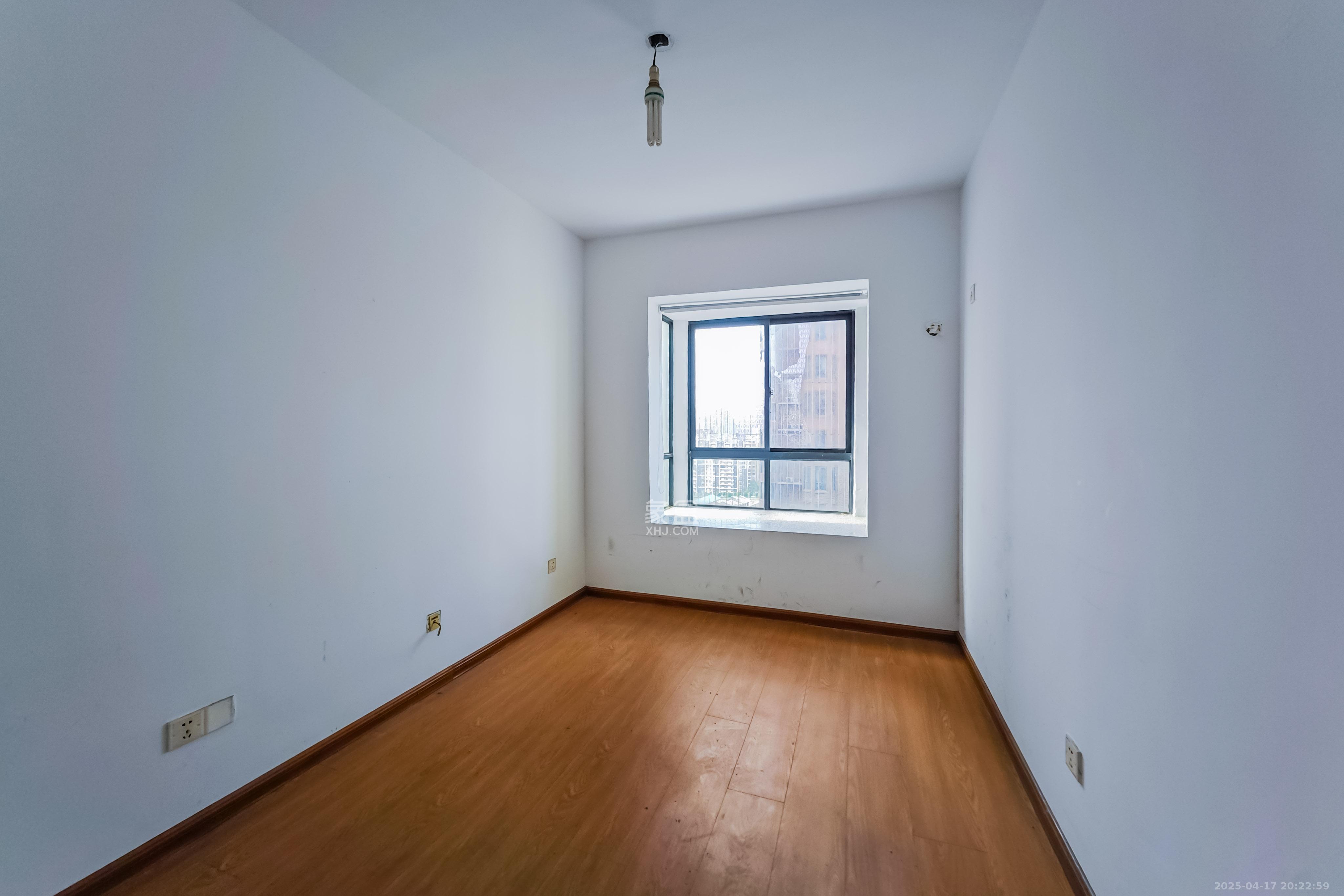 海拔东方  3室2厅2卫    115.0万 海拔东方  3室2厅2卫    115.0万卧室