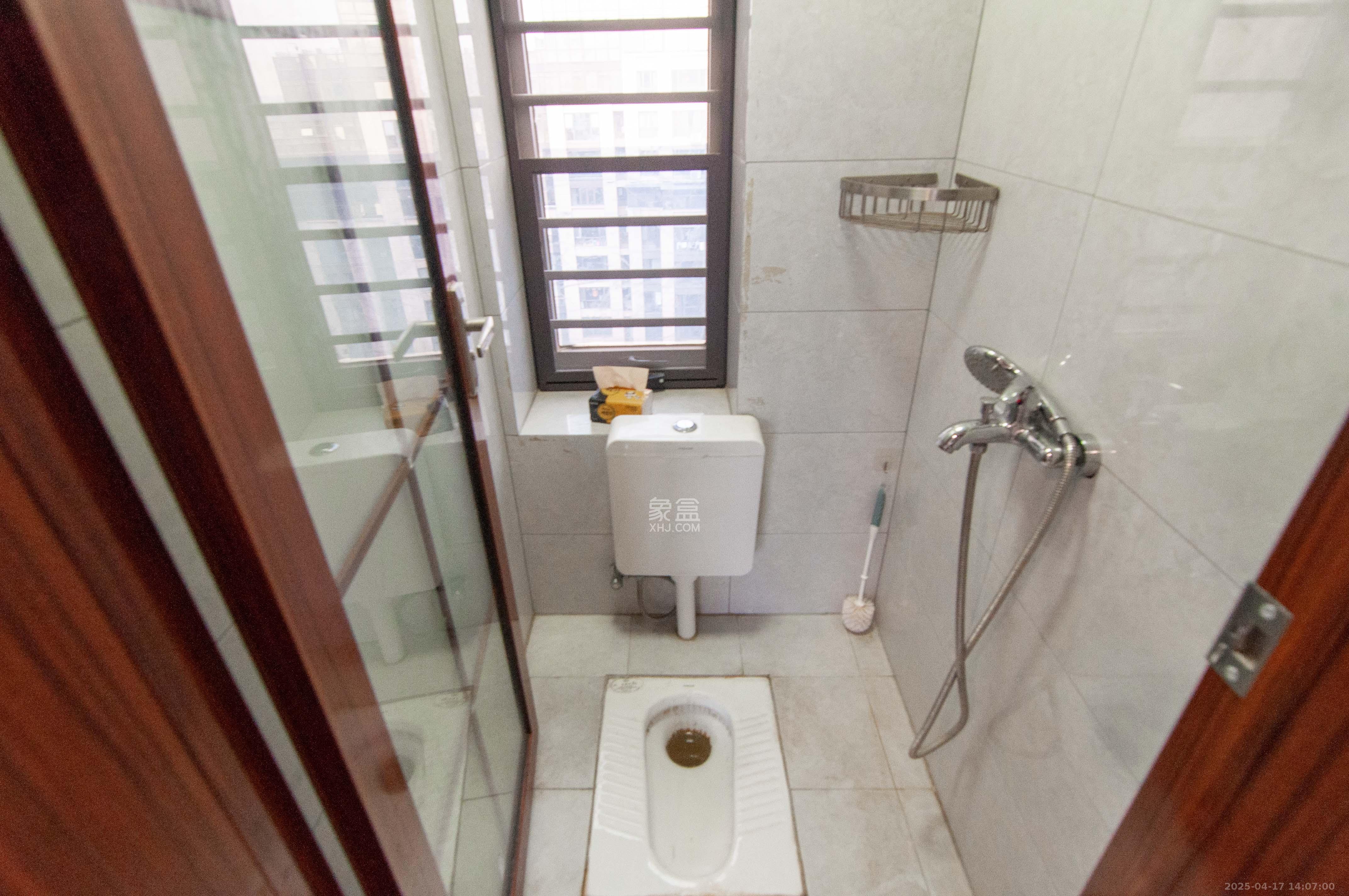 金茂梅溪湖 3室2厅2卫 170.0万 金茂梅溪湖 3室2厅2卫 170.0万卫生间