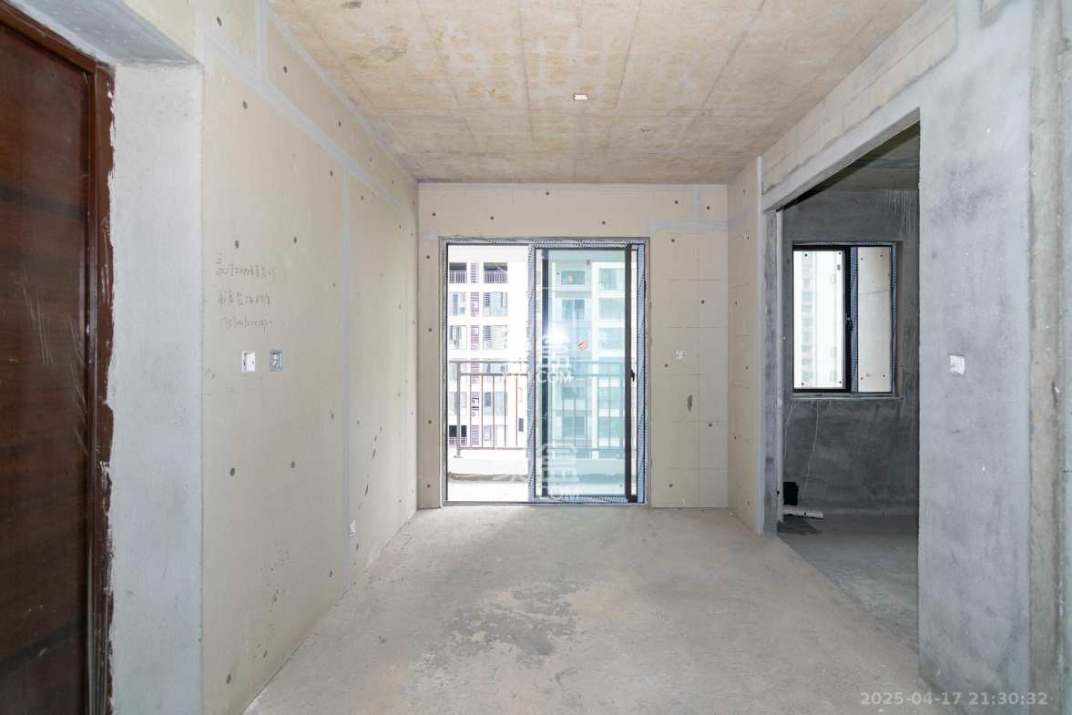 润和雅郡(润和紫郡六期) 4室2厅2卫 120.8万 润和雅郡(润和紫郡六期) 4室2厅2卫 120.8万客厅