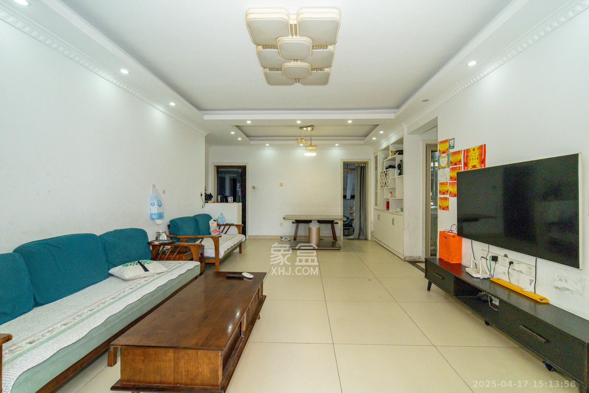 尚都花园城  3室2厅1卫    68.0万客厅