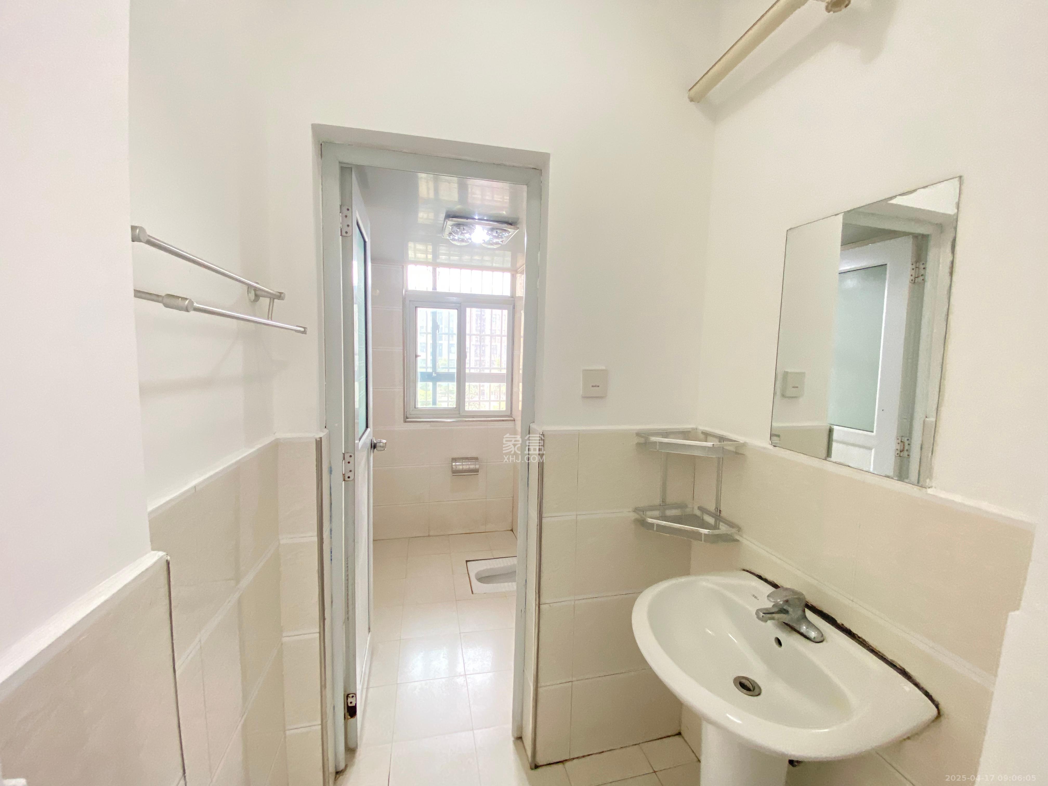 白田佳苑 3室2厅2卫 2300.0元/月 白田佳苑 3室2厅2卫 2300.0元/月室内图