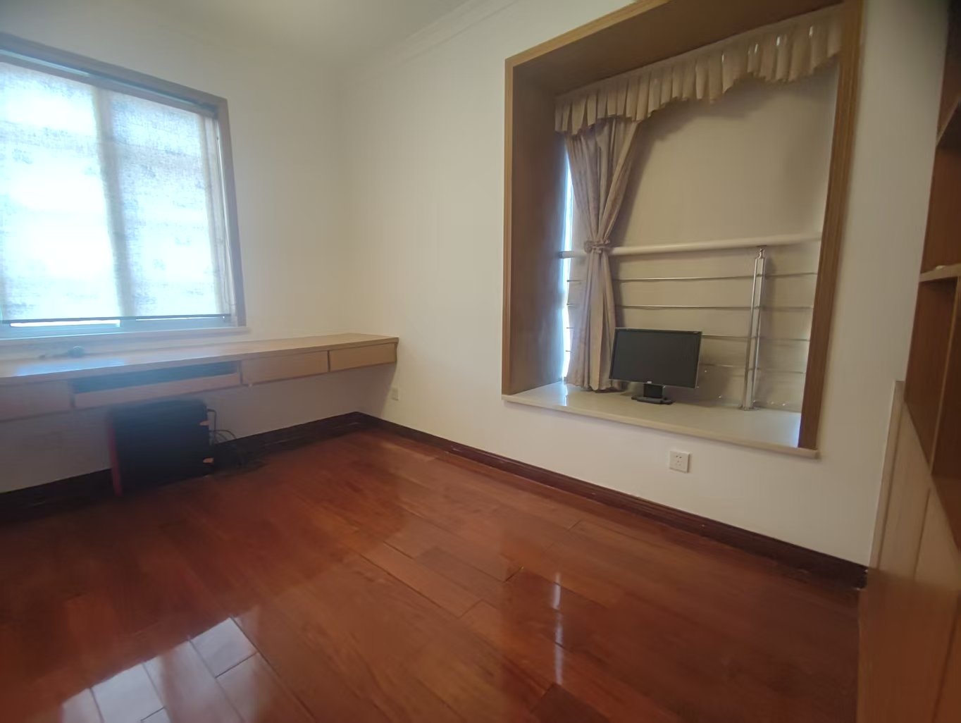 银色现代城 3室2厅2卫 1700.0元/月 银色现代城 3室2厅2卫 1700.0元/月室内图