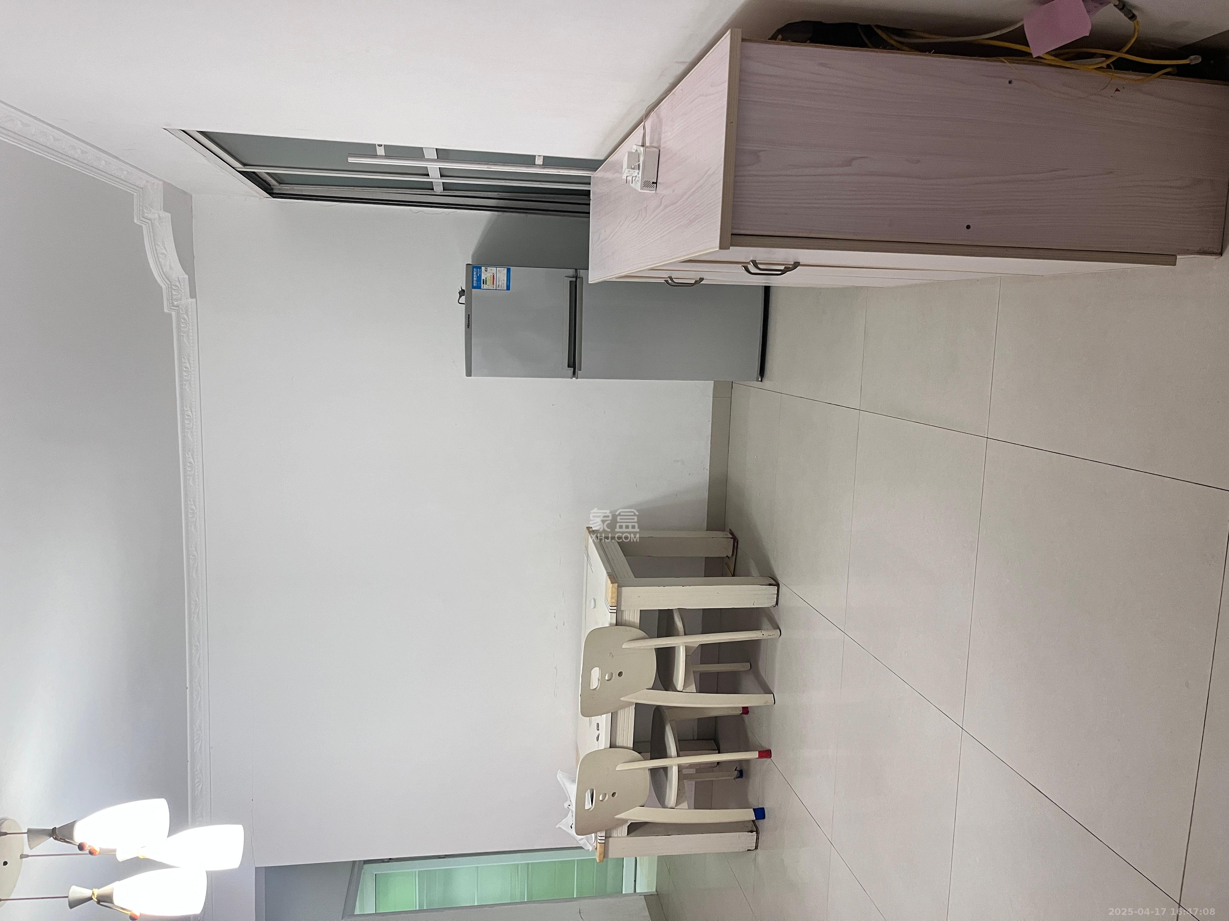 骑龙安置小区  3室2厅2卫   2800.00元/月室内图