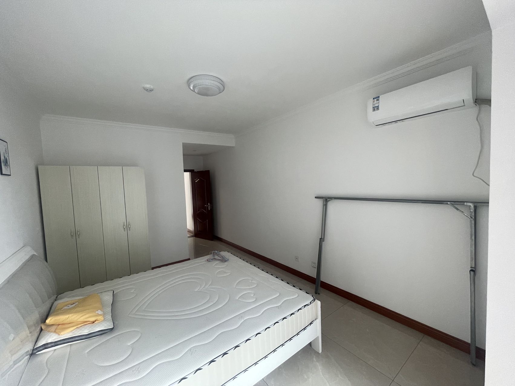 南门口安置小区一期 3室2厅1卫 2200.0元/月 南门口安置小区一期 3室2厅1卫 2200.0元/月室内图