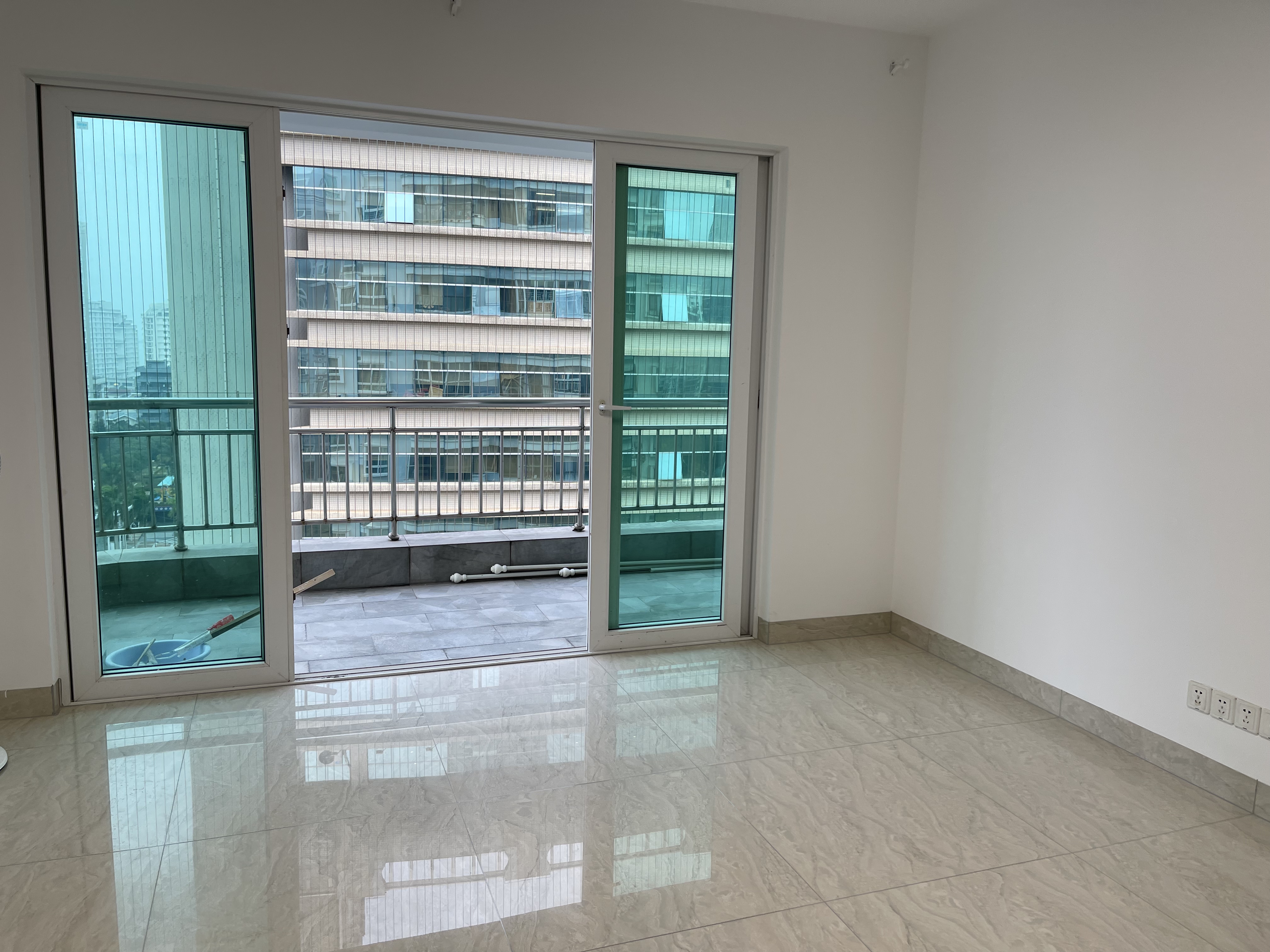 金叶花园 3室2厅1卫 300.0万 金叶花园 3室2厅1卫 300.0万客厅